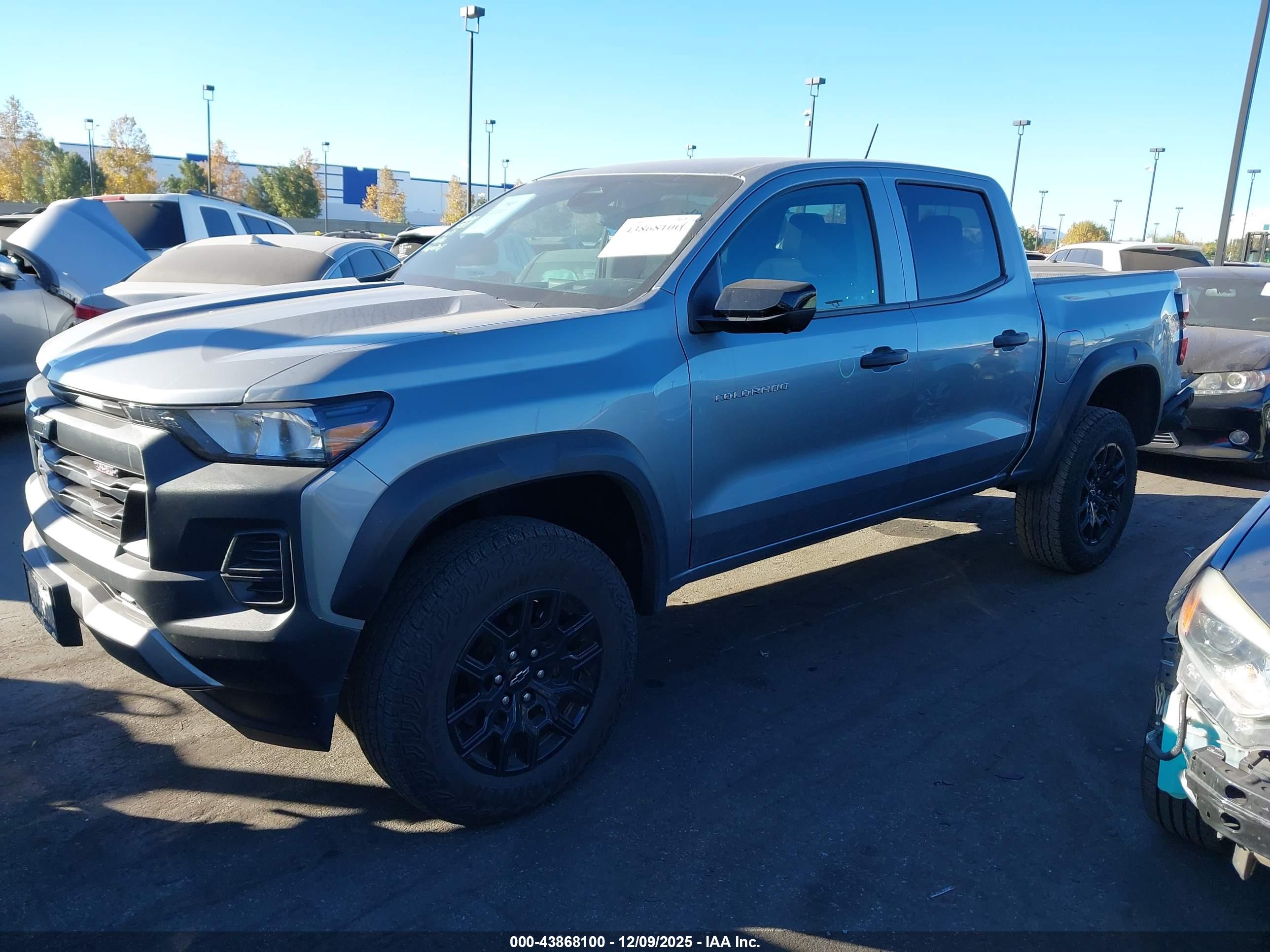 CHEVROLET COLORADO image 2