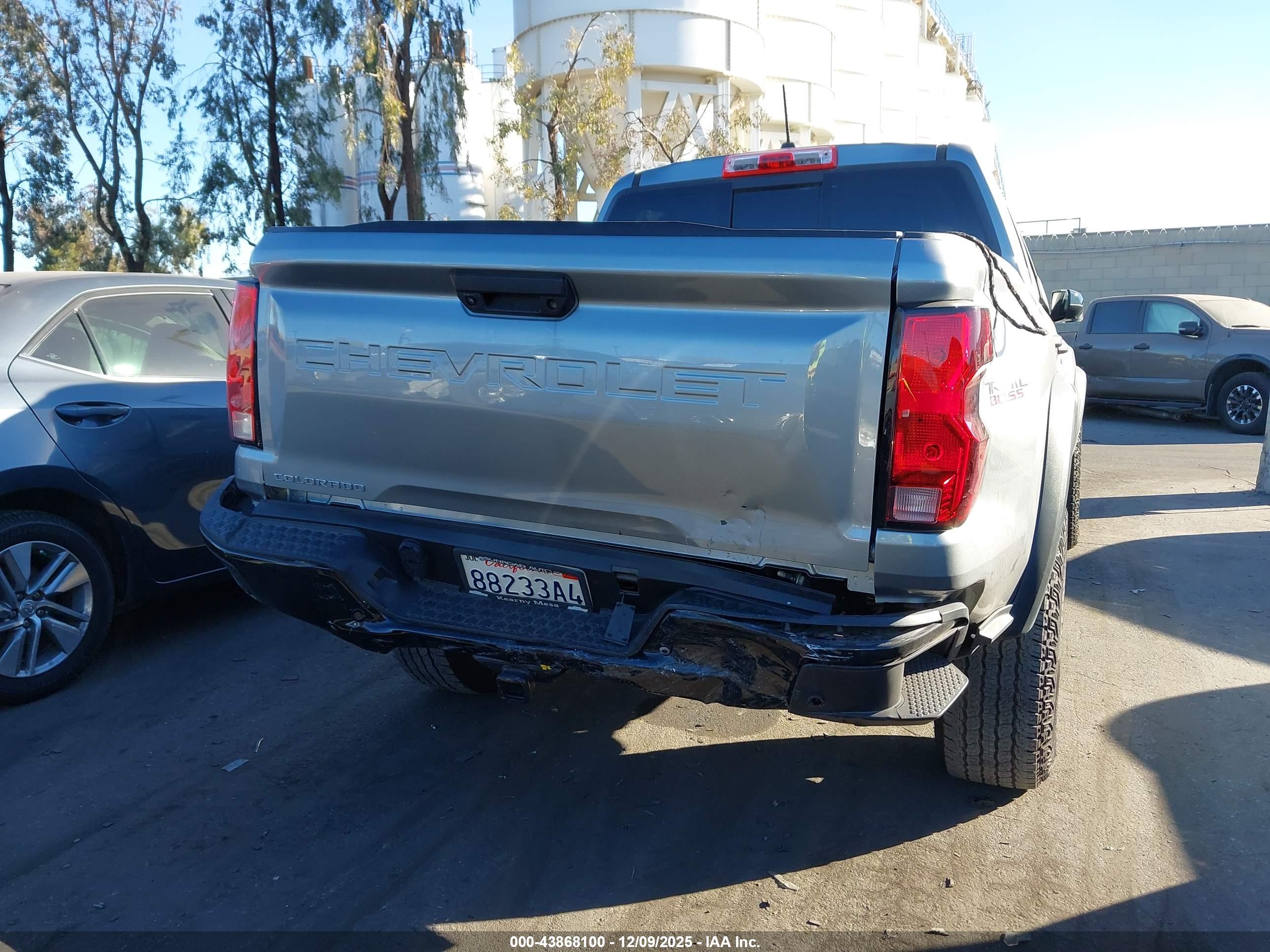 CHEVROLET COLORADO image 6