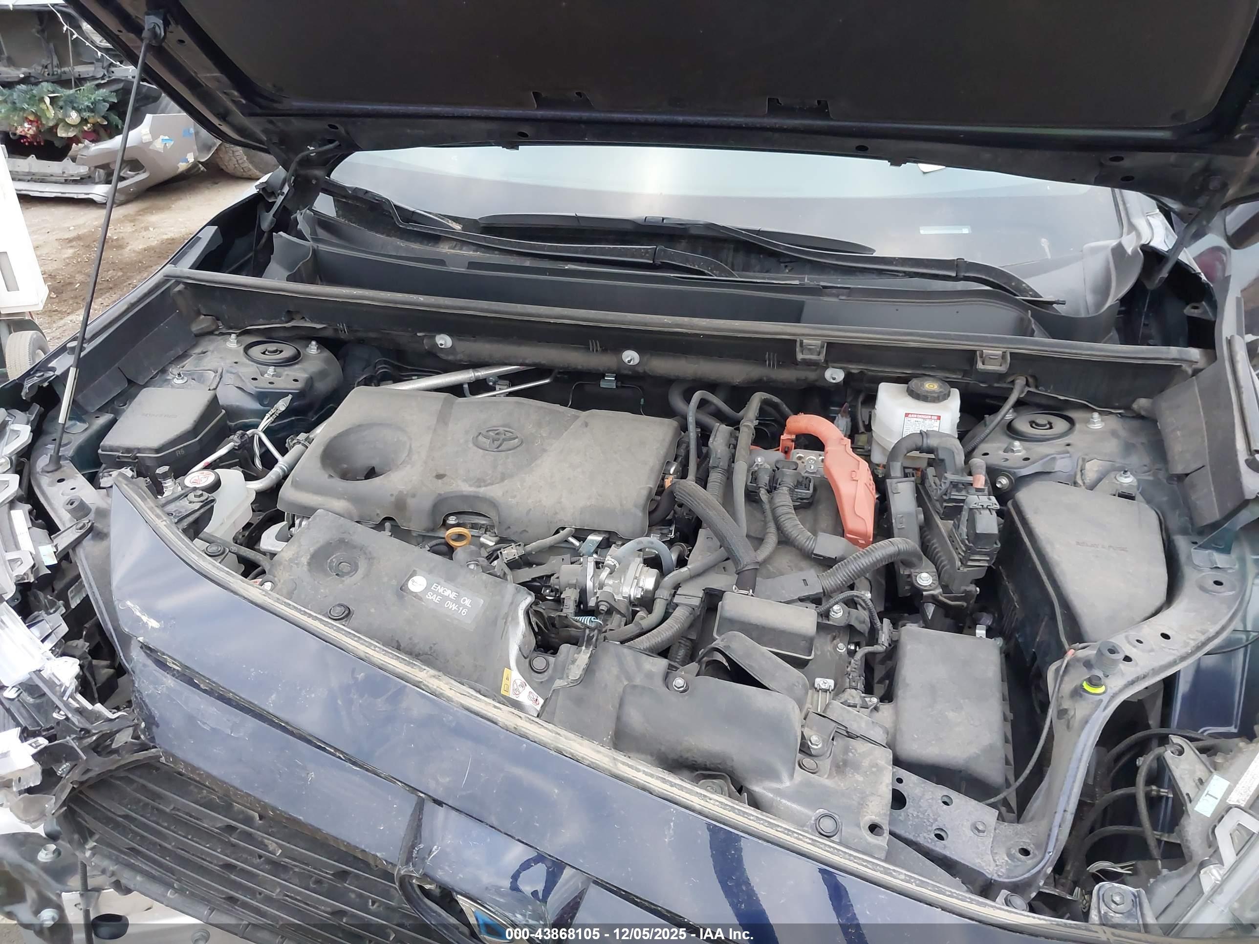 TOYOTA RAV4 image 10