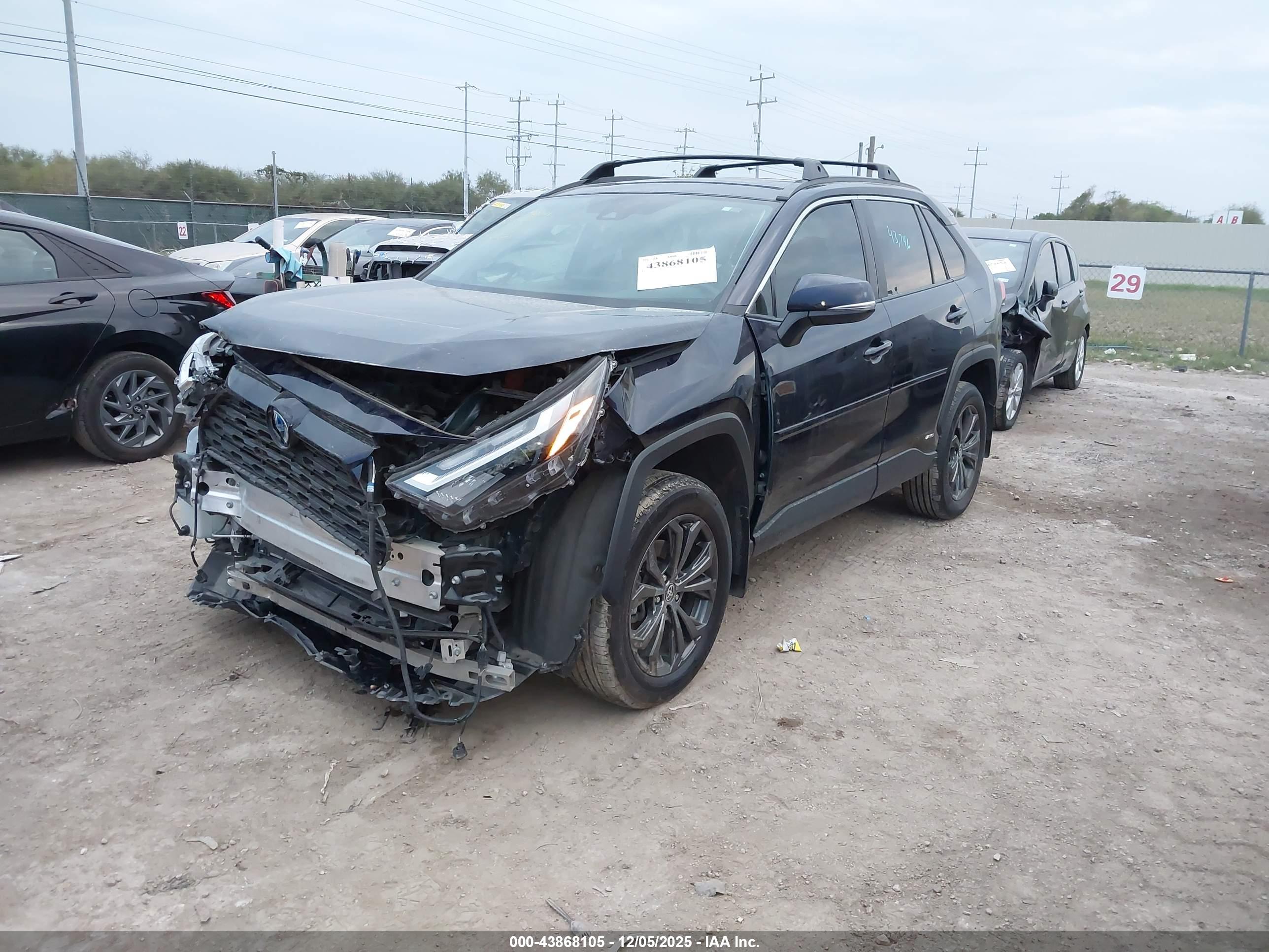 TOYOTA RAV4 image 2