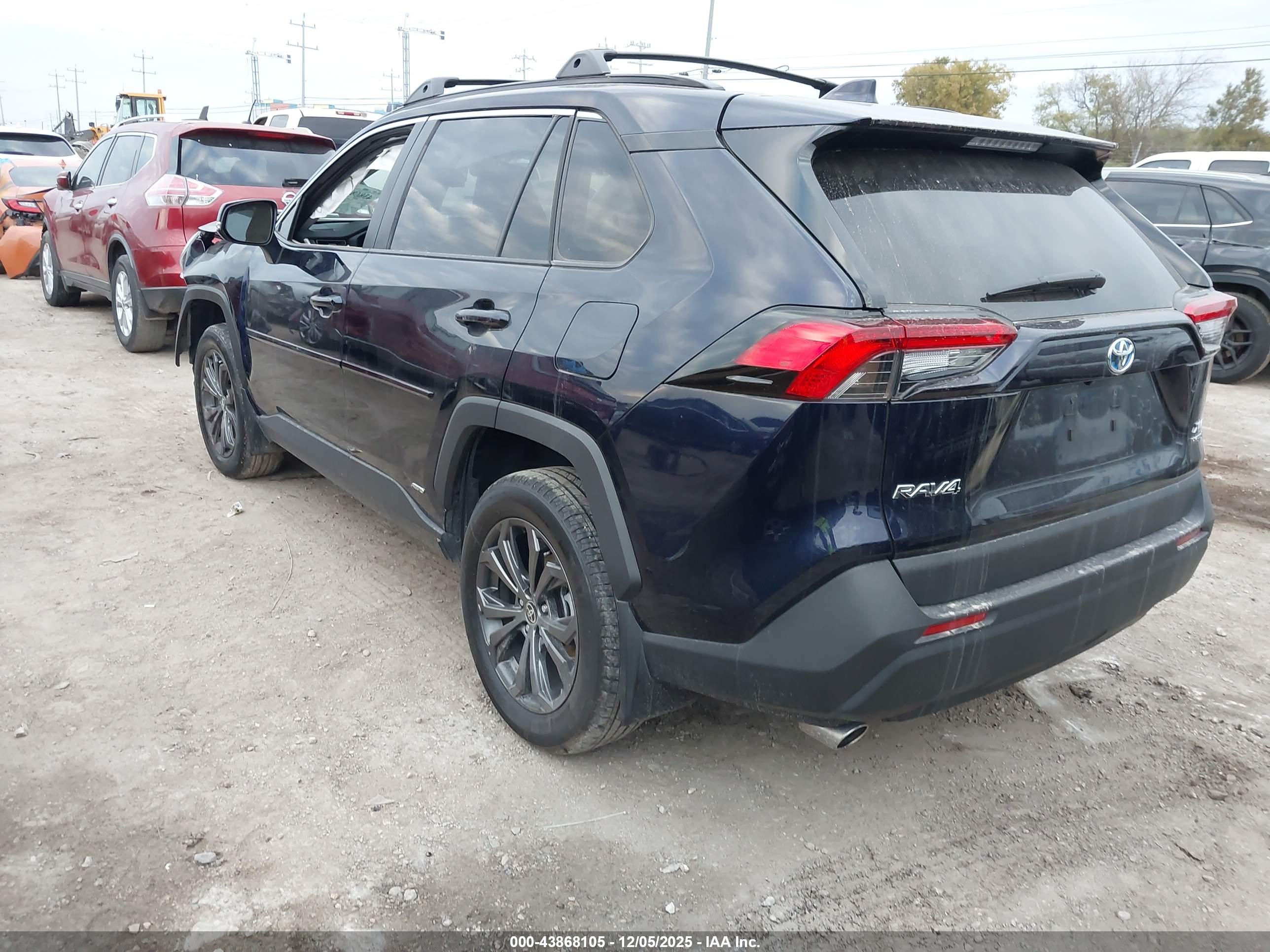 TOYOTA RAV4 image 3
