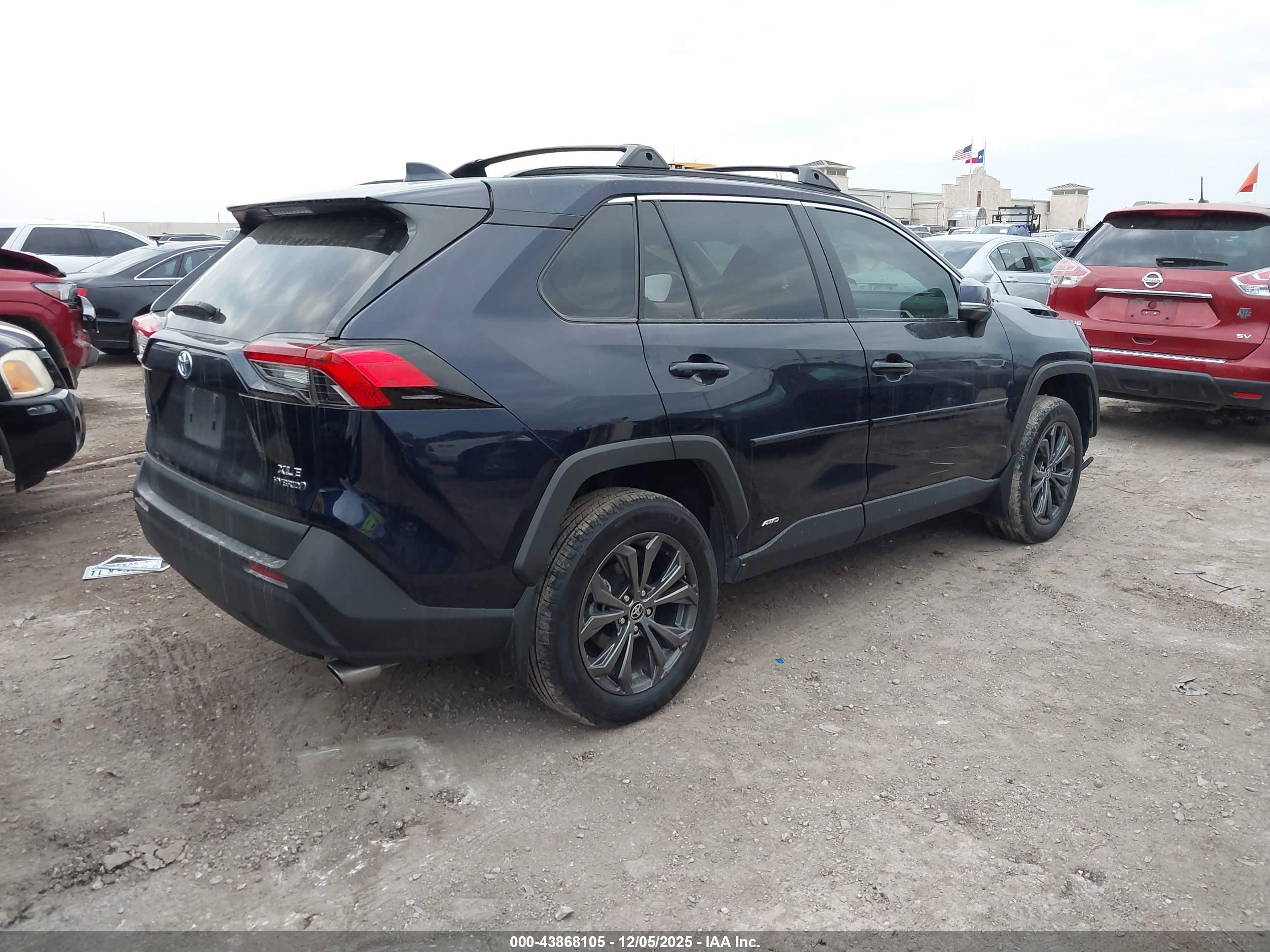 TOYOTA RAV4 image 4