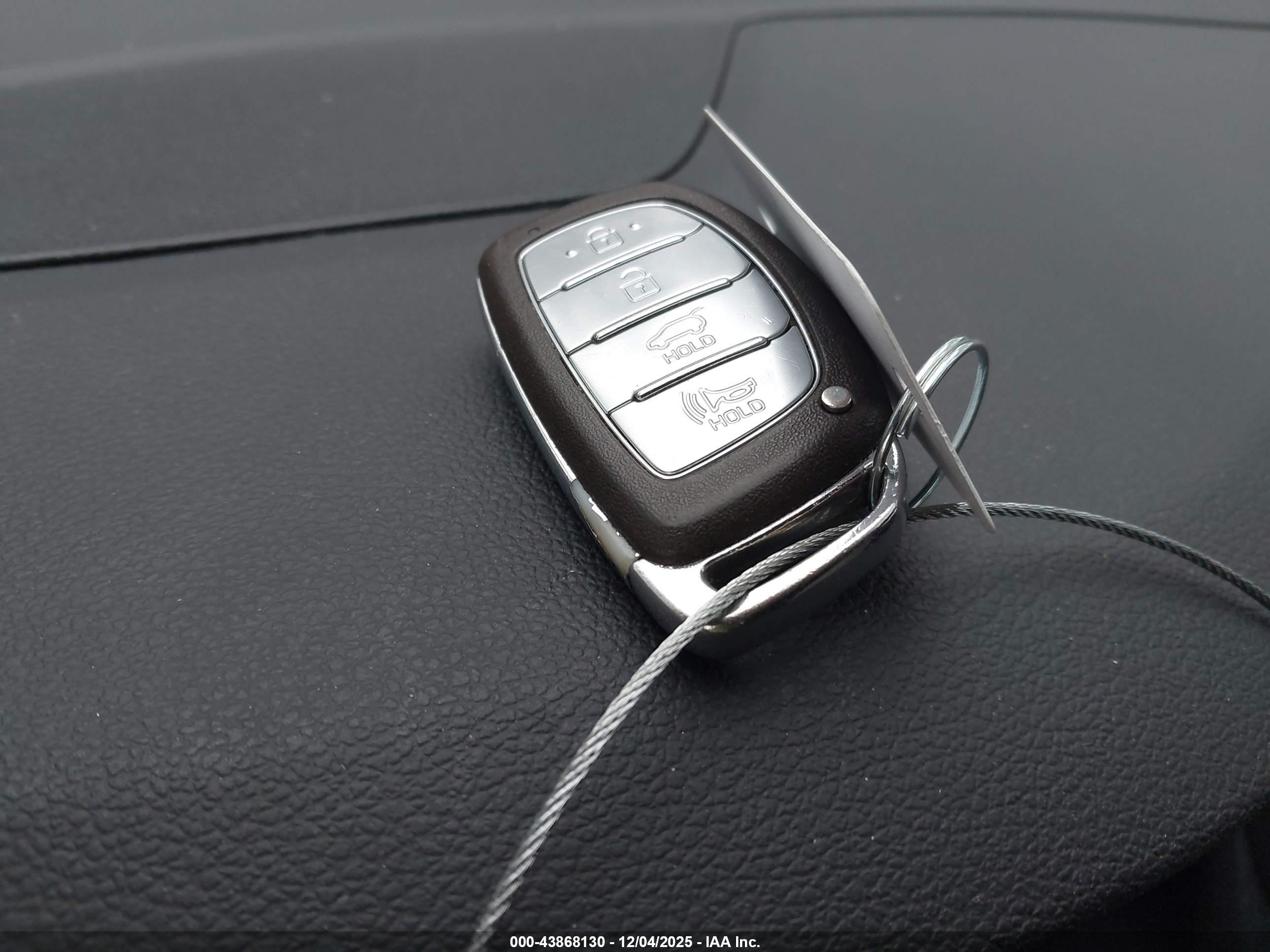 HYUNDAI TUCSON image 11