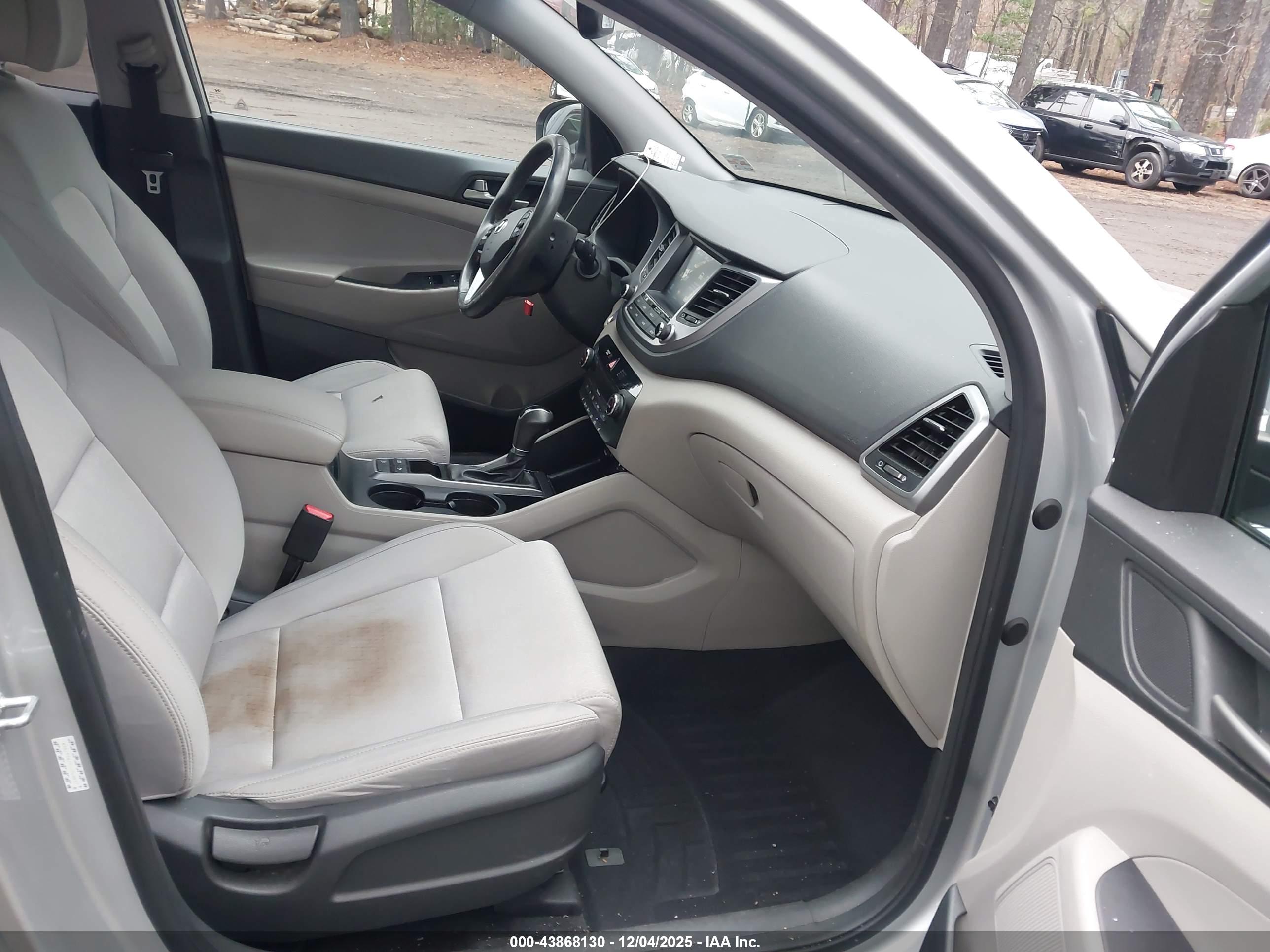 HYUNDAI TUCSON image 5