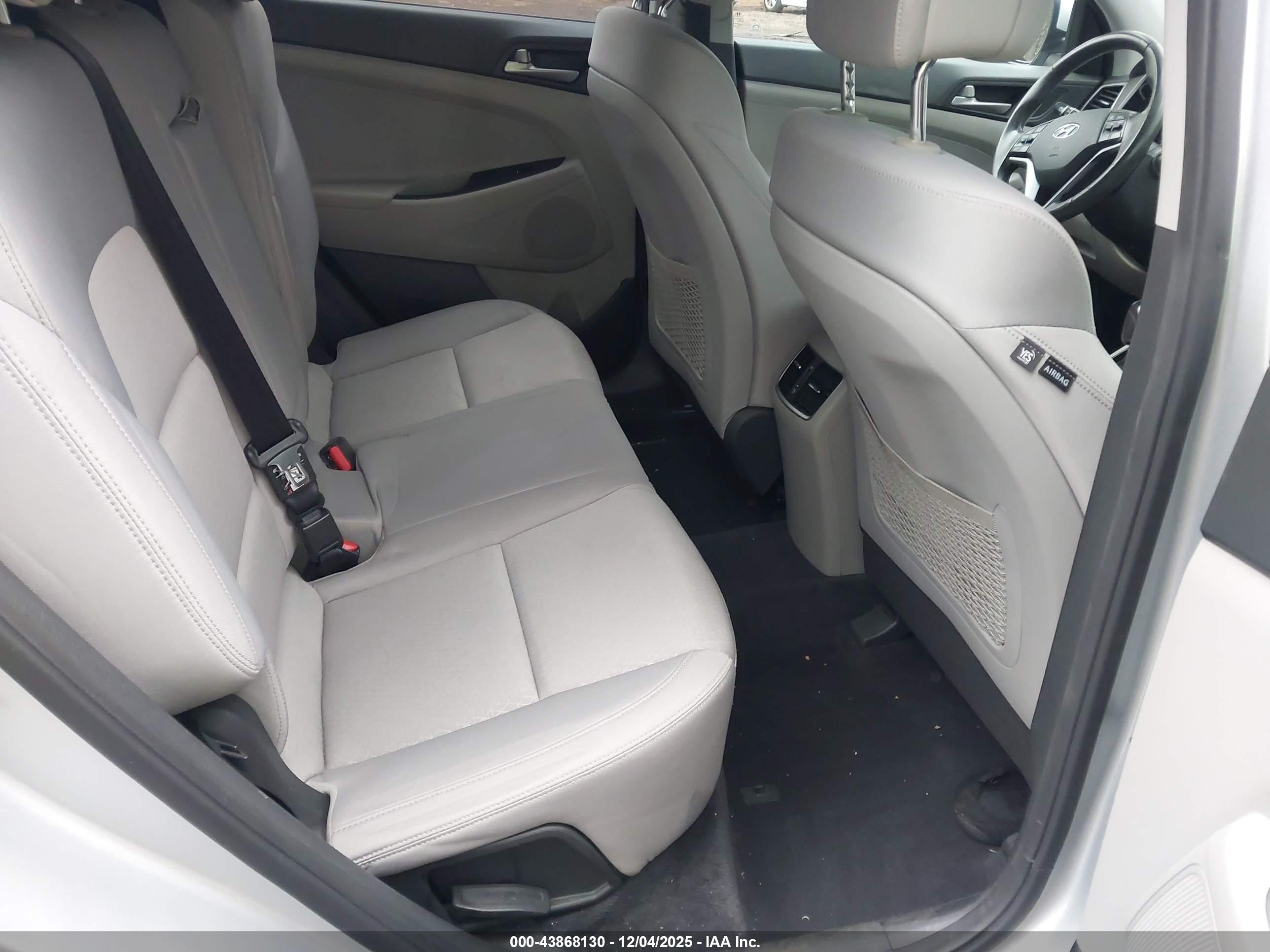 HYUNDAI TUCSON image 8