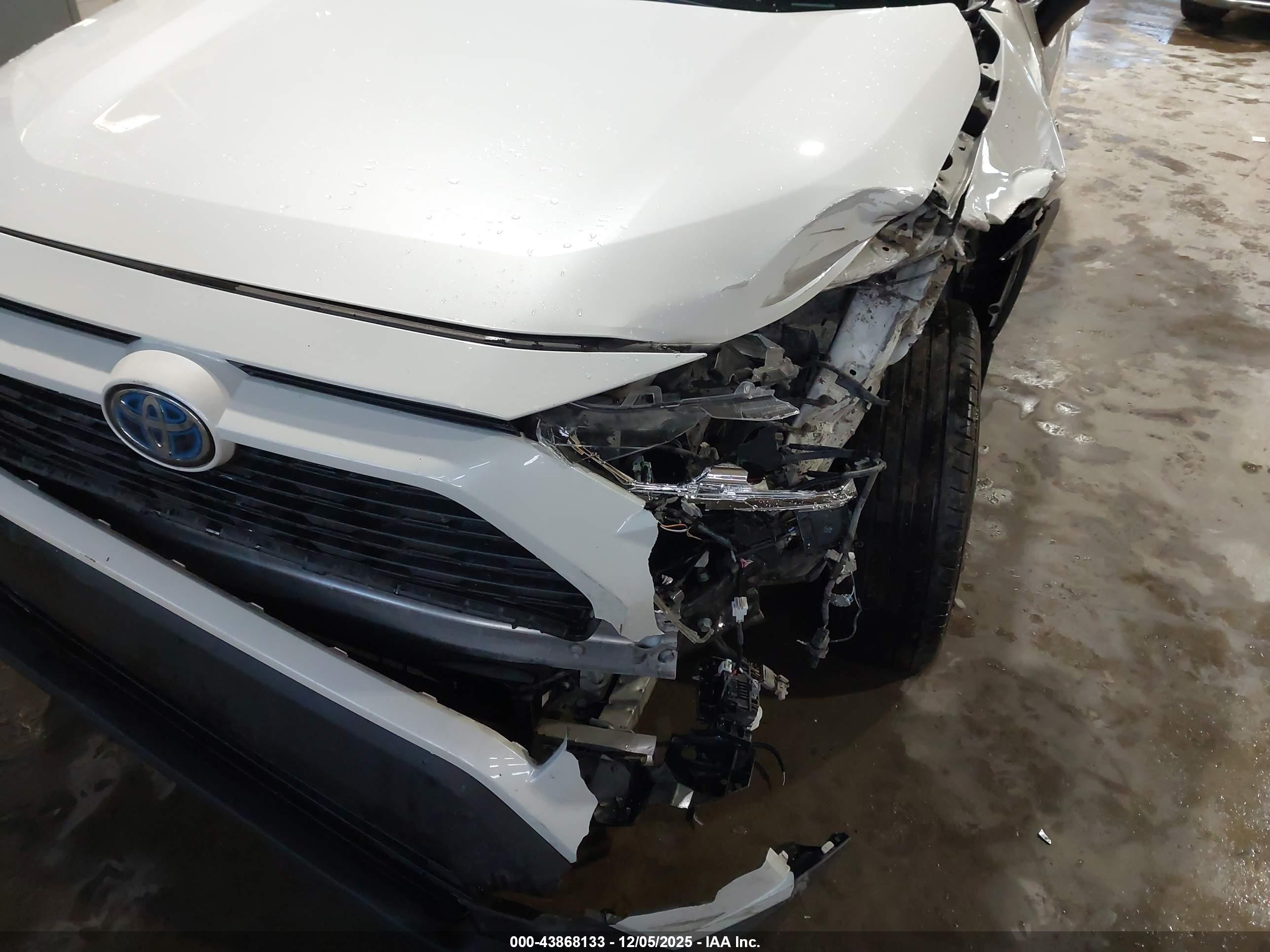 TOYOTA RAV4 image 6