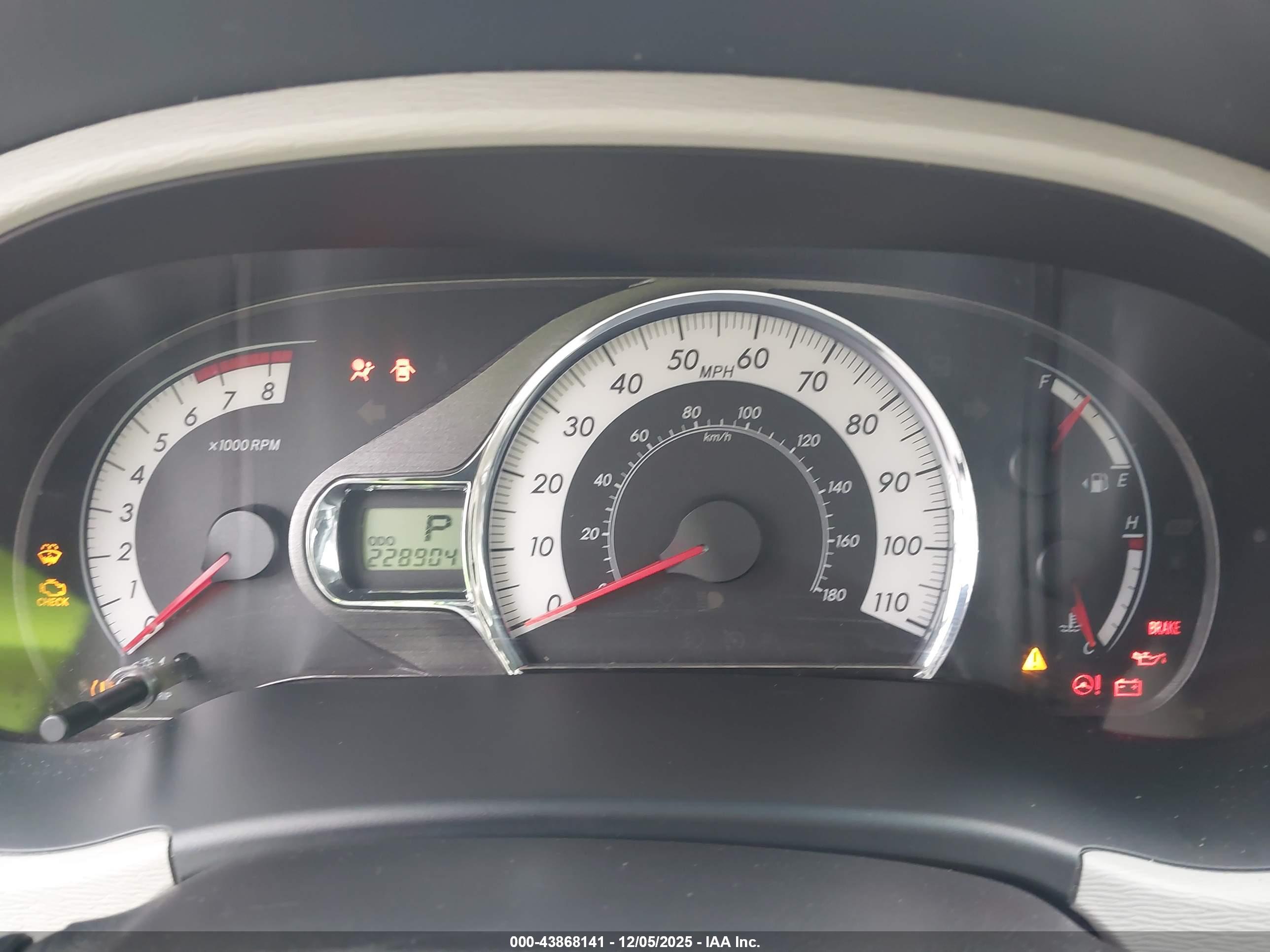TOYOTA SIENNA image 7