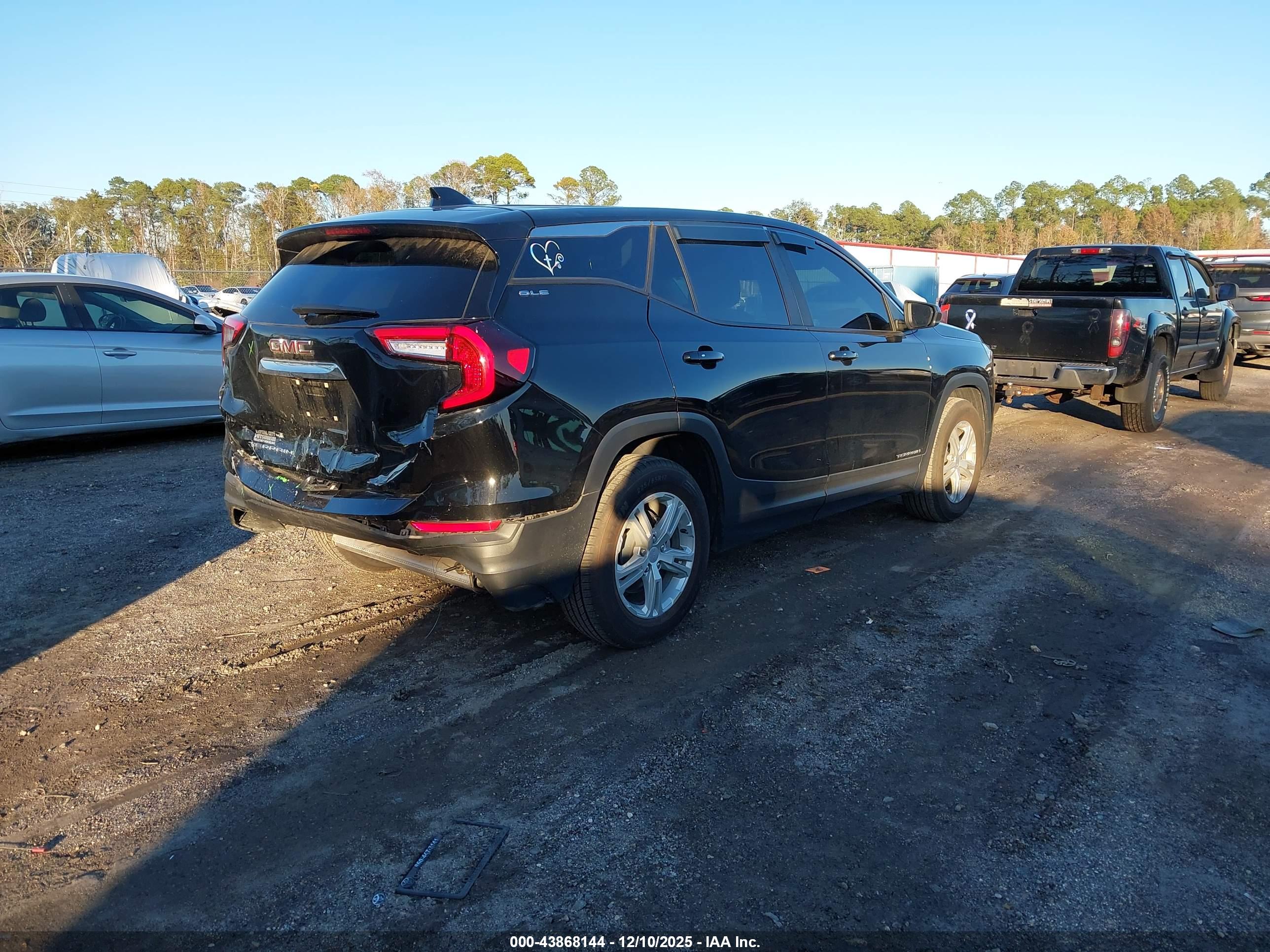 GMC TERRAIN image 4