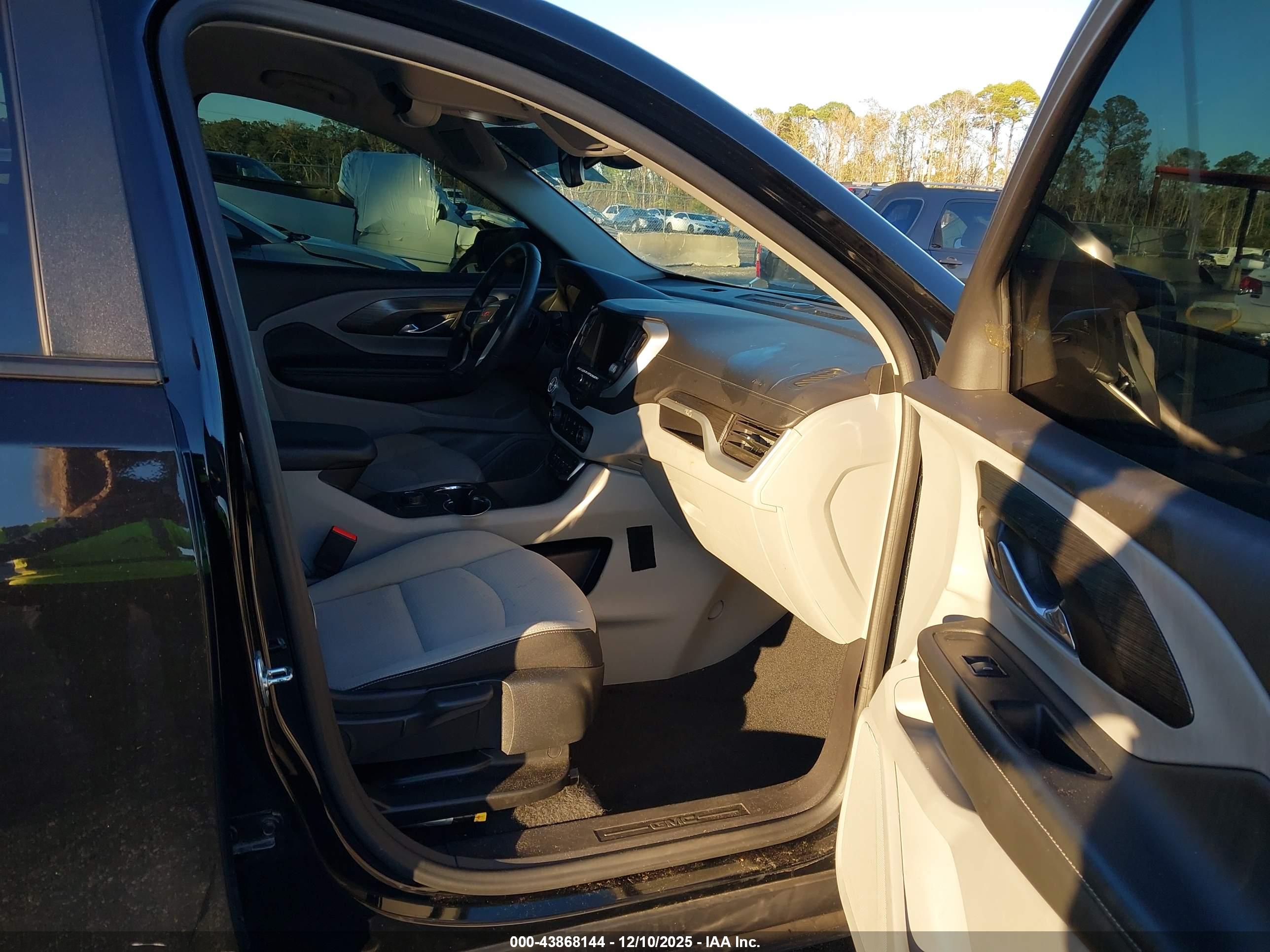 GMC TERRAIN image 5