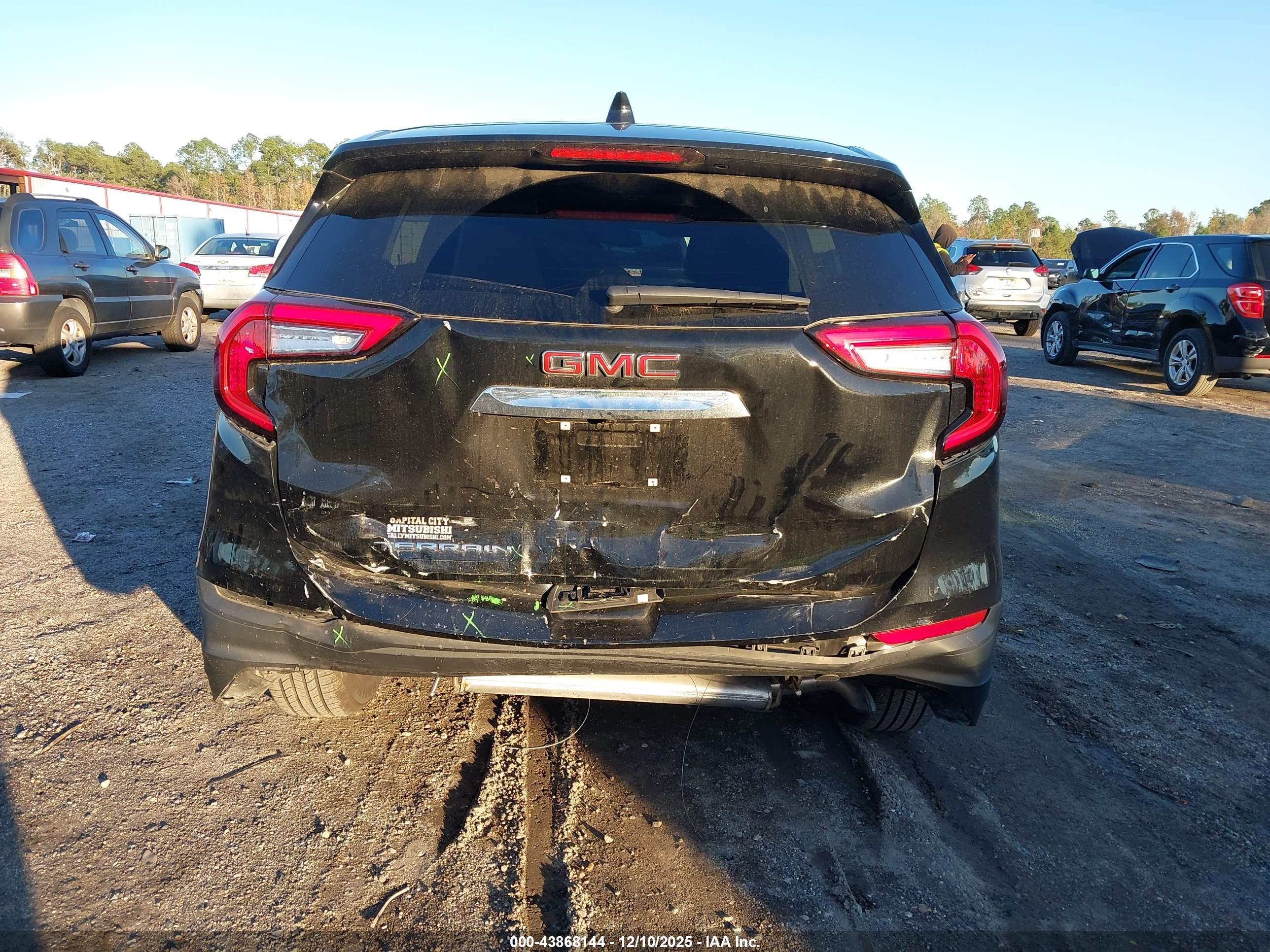 GMC TERRAIN image 6