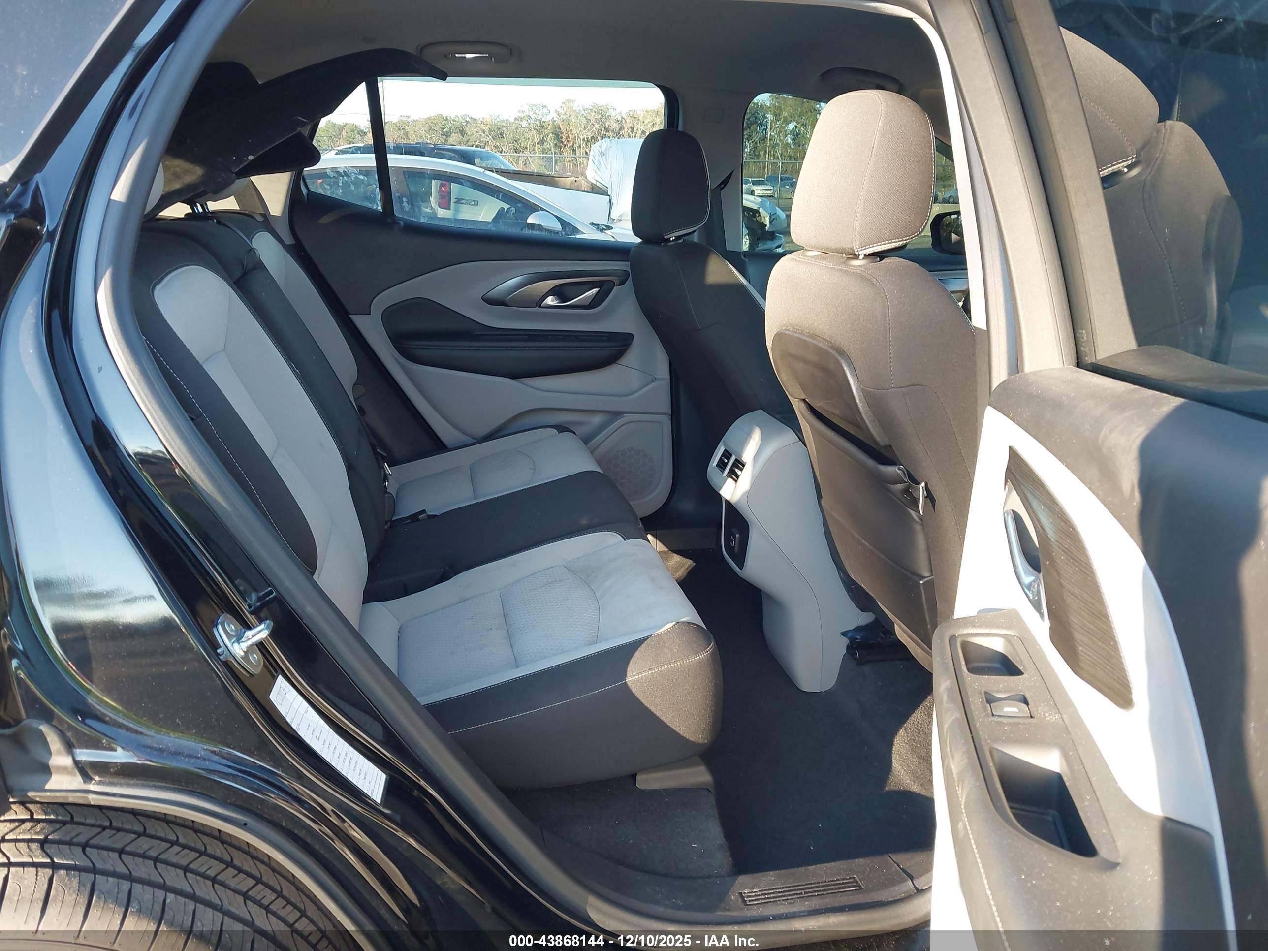GMC TERRAIN image 8