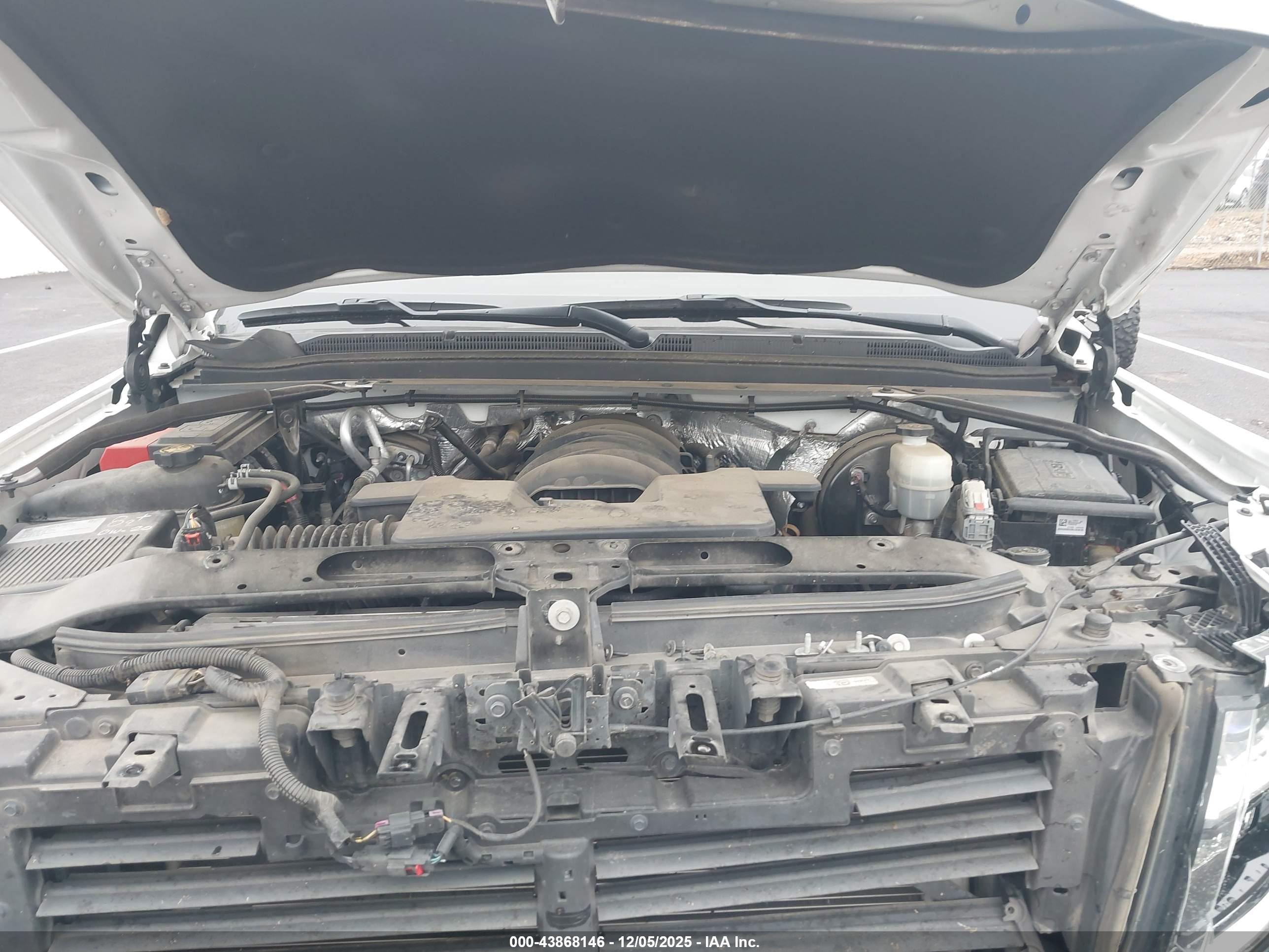 CHEVROLET TAHOE image 10