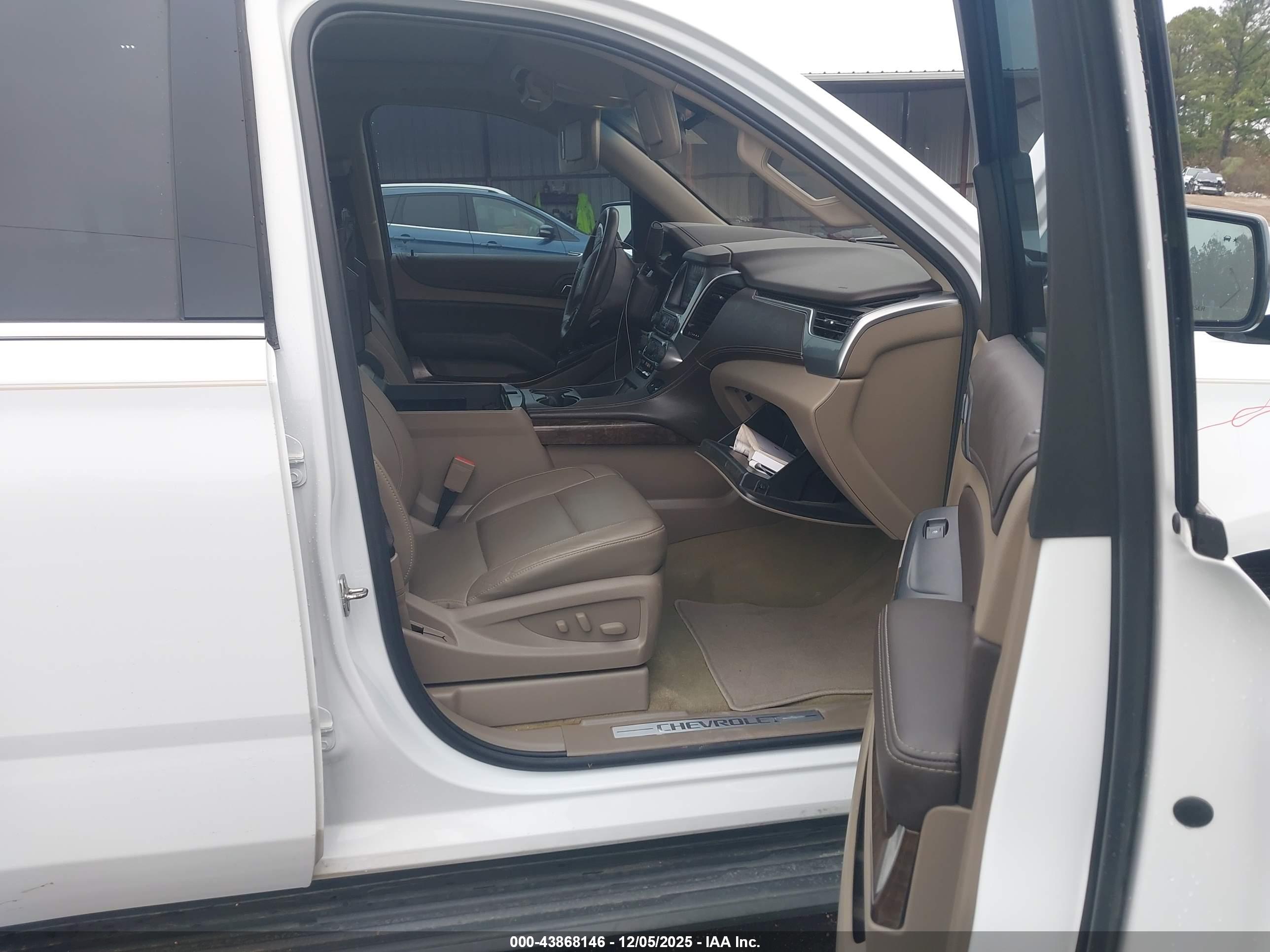 CHEVROLET TAHOE image 5