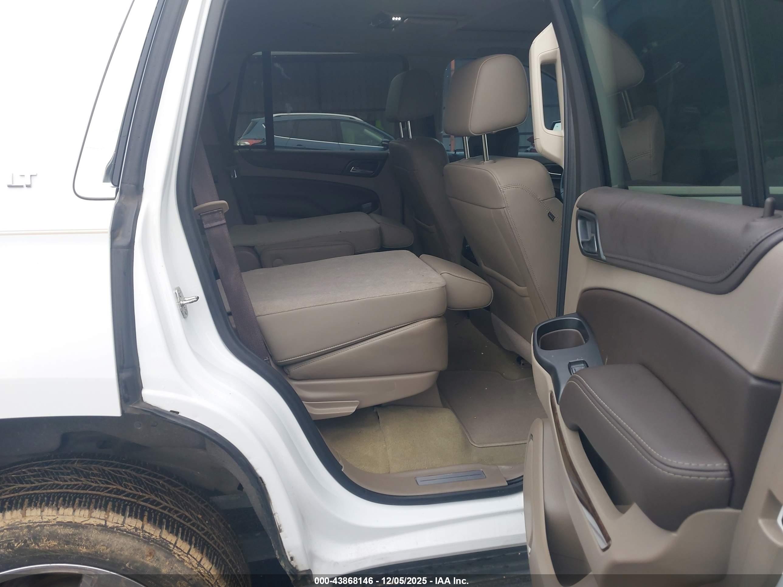 CHEVROLET TAHOE image 8