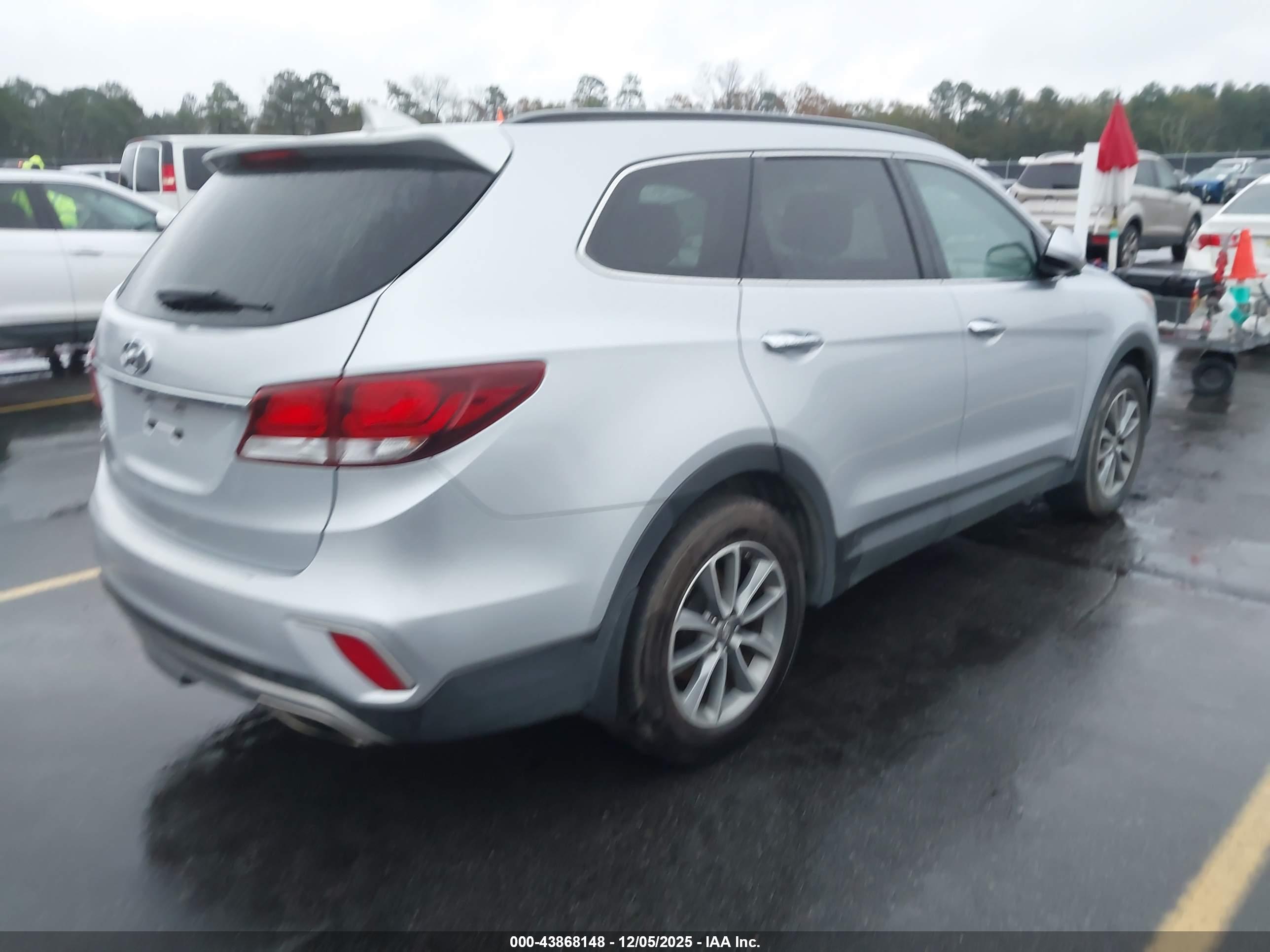 HYUNDAI SANTA image 4
