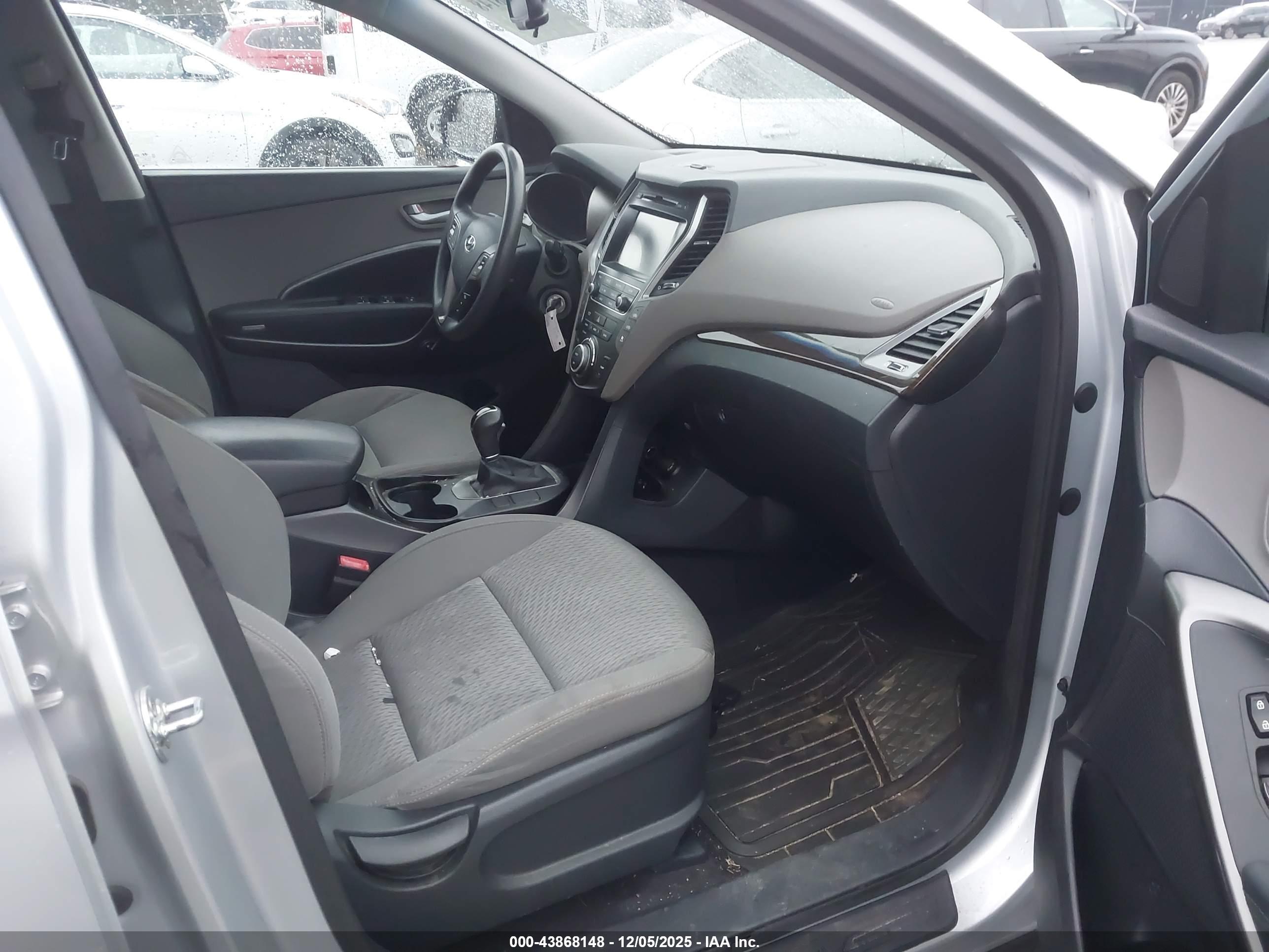 HYUNDAI SANTA image 5