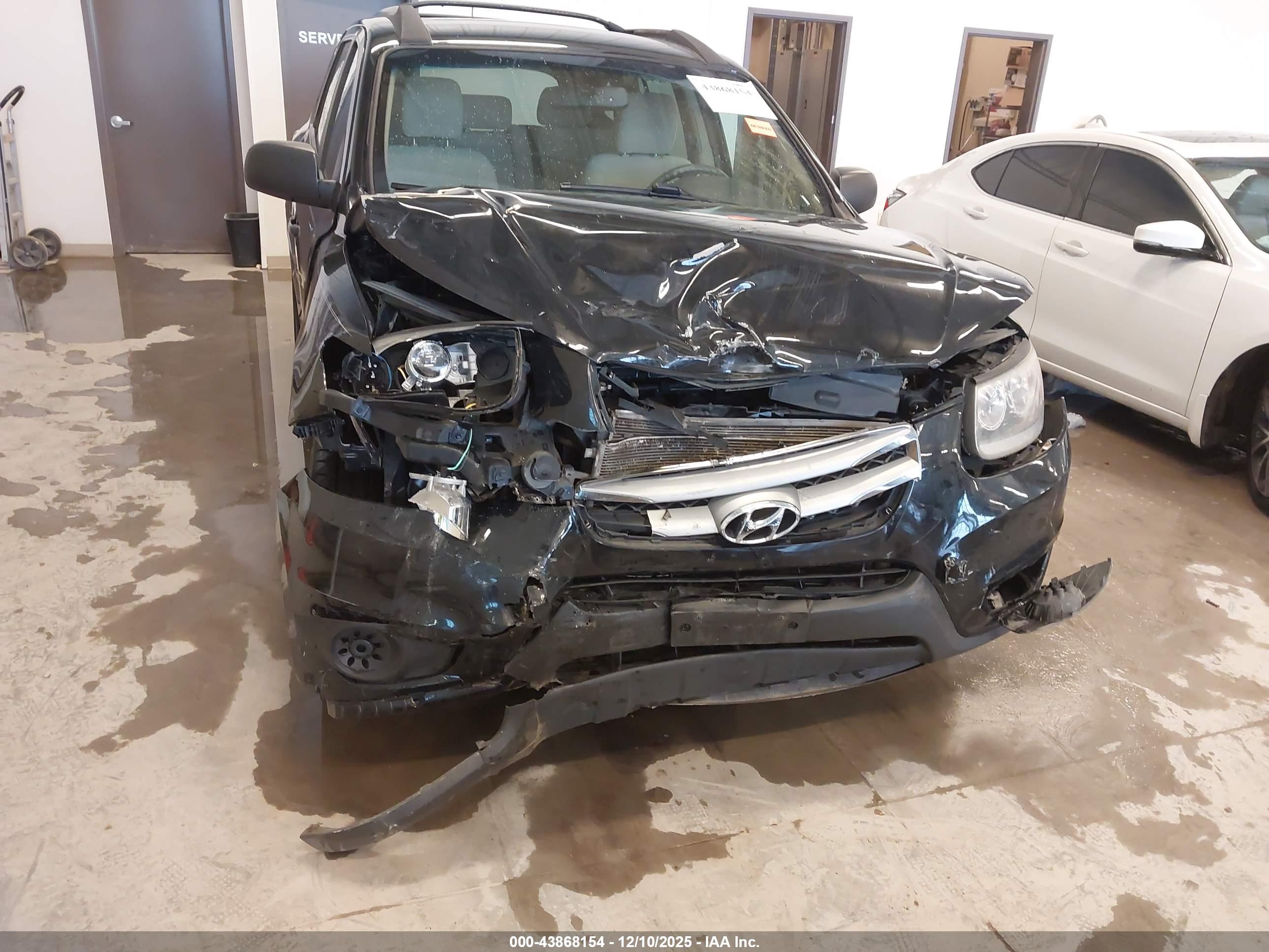 HYUNDAI SANTA image 6