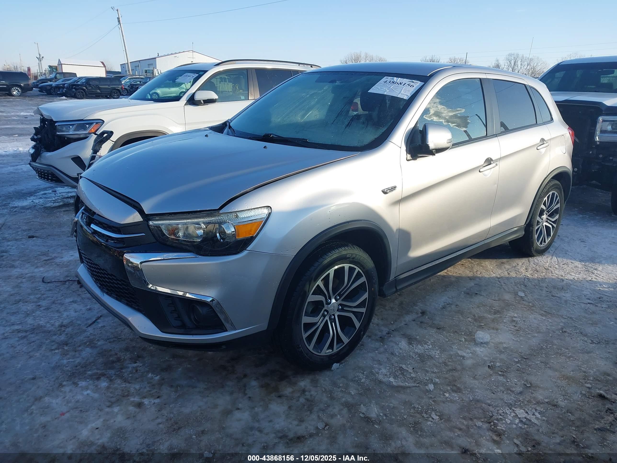MITSUBISHI OUTLANDER image 2