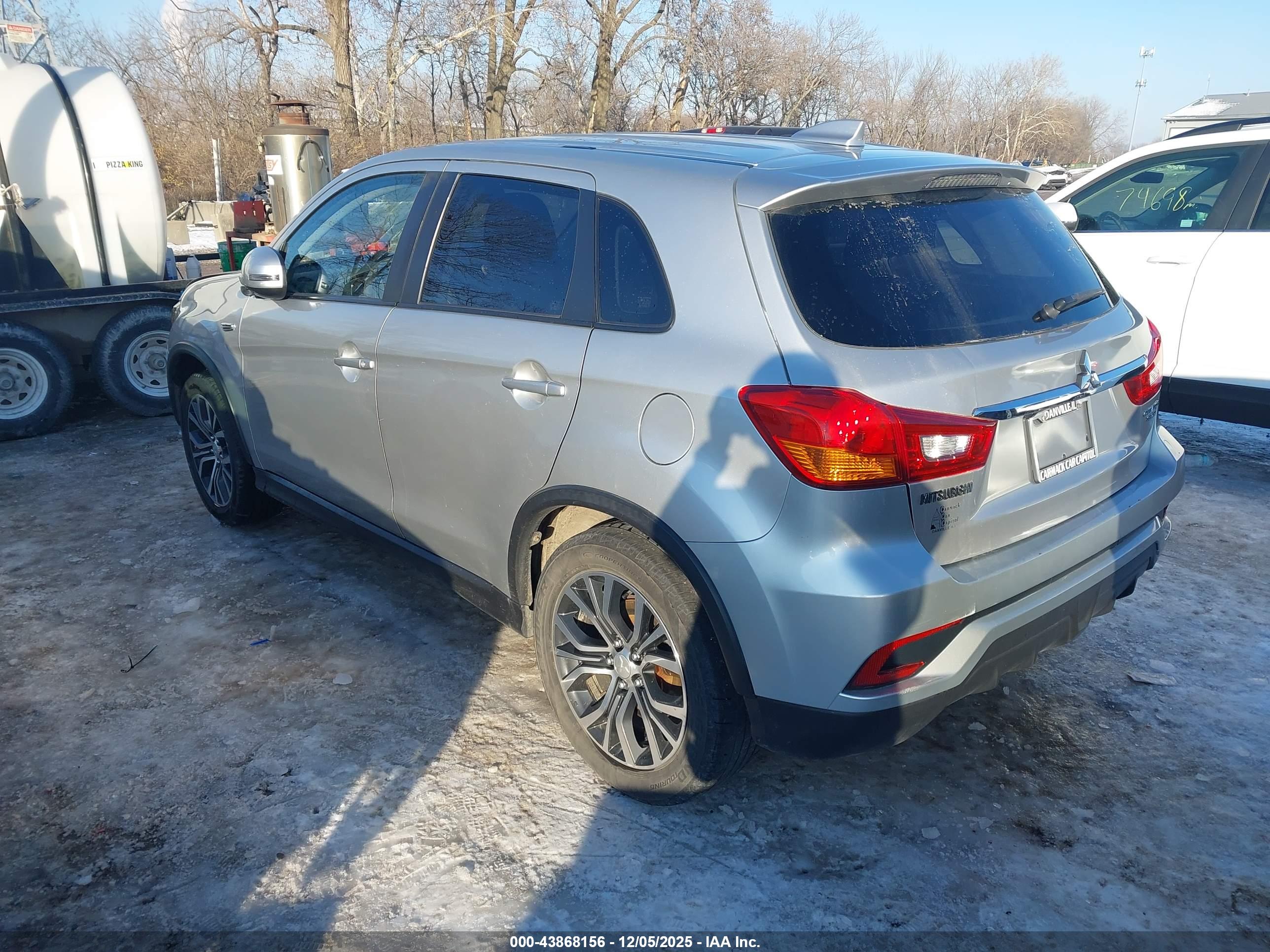 MITSUBISHI OUTLANDER image 3