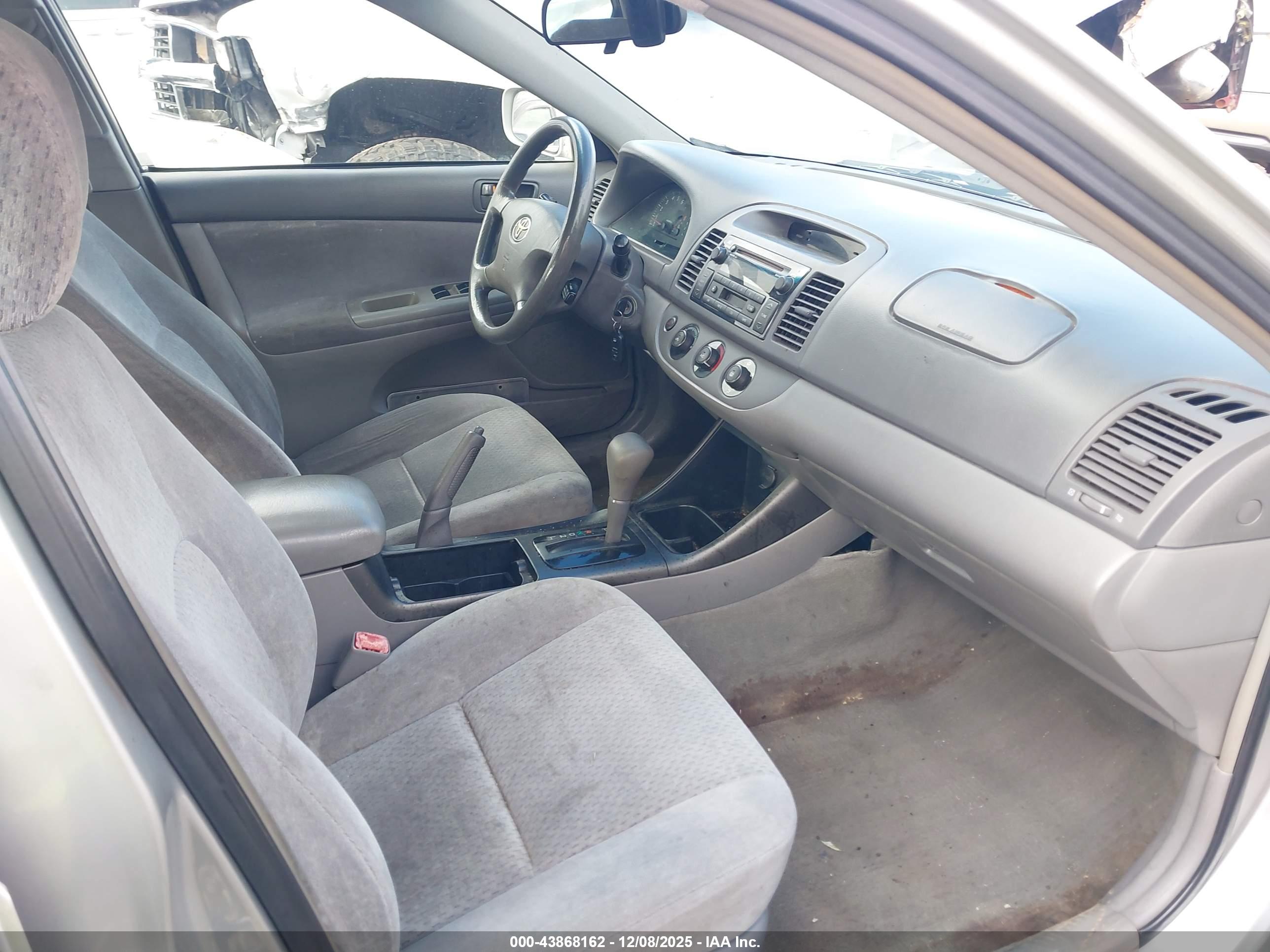 TOYOTA CAMRY image 5
