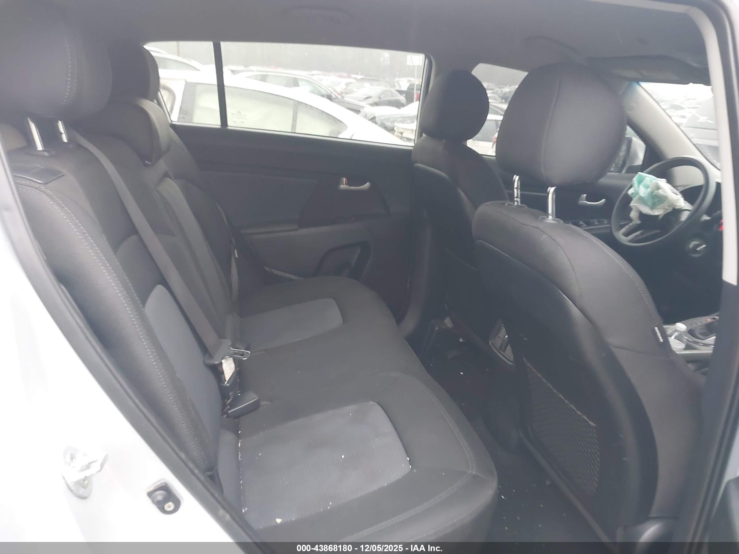 KIA SPORTAGE image 8