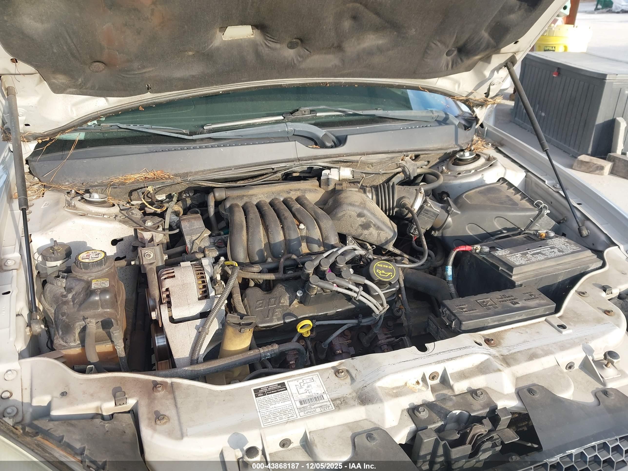 FORD TAURUS image 10