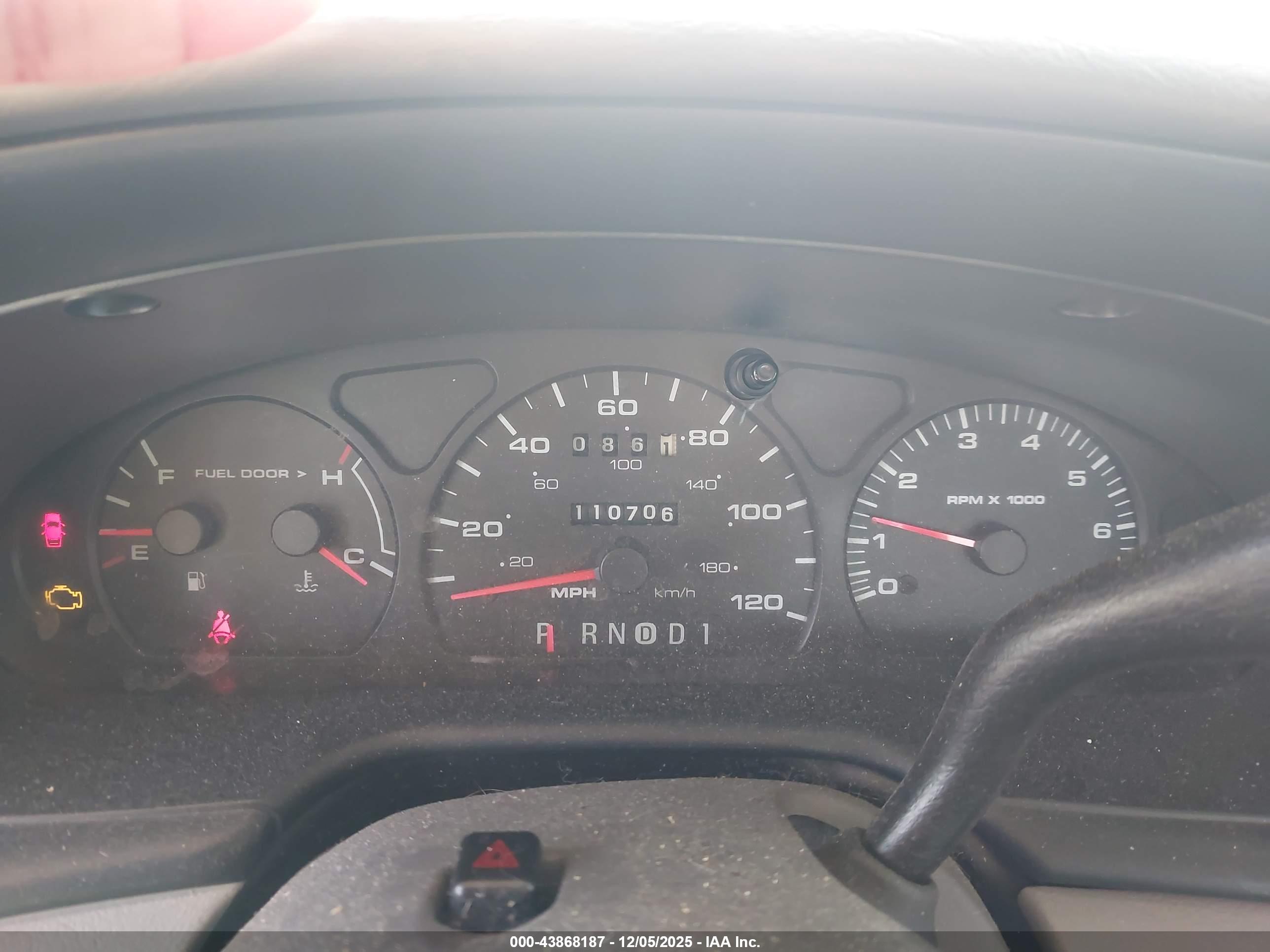 FORD TAURUS image 7