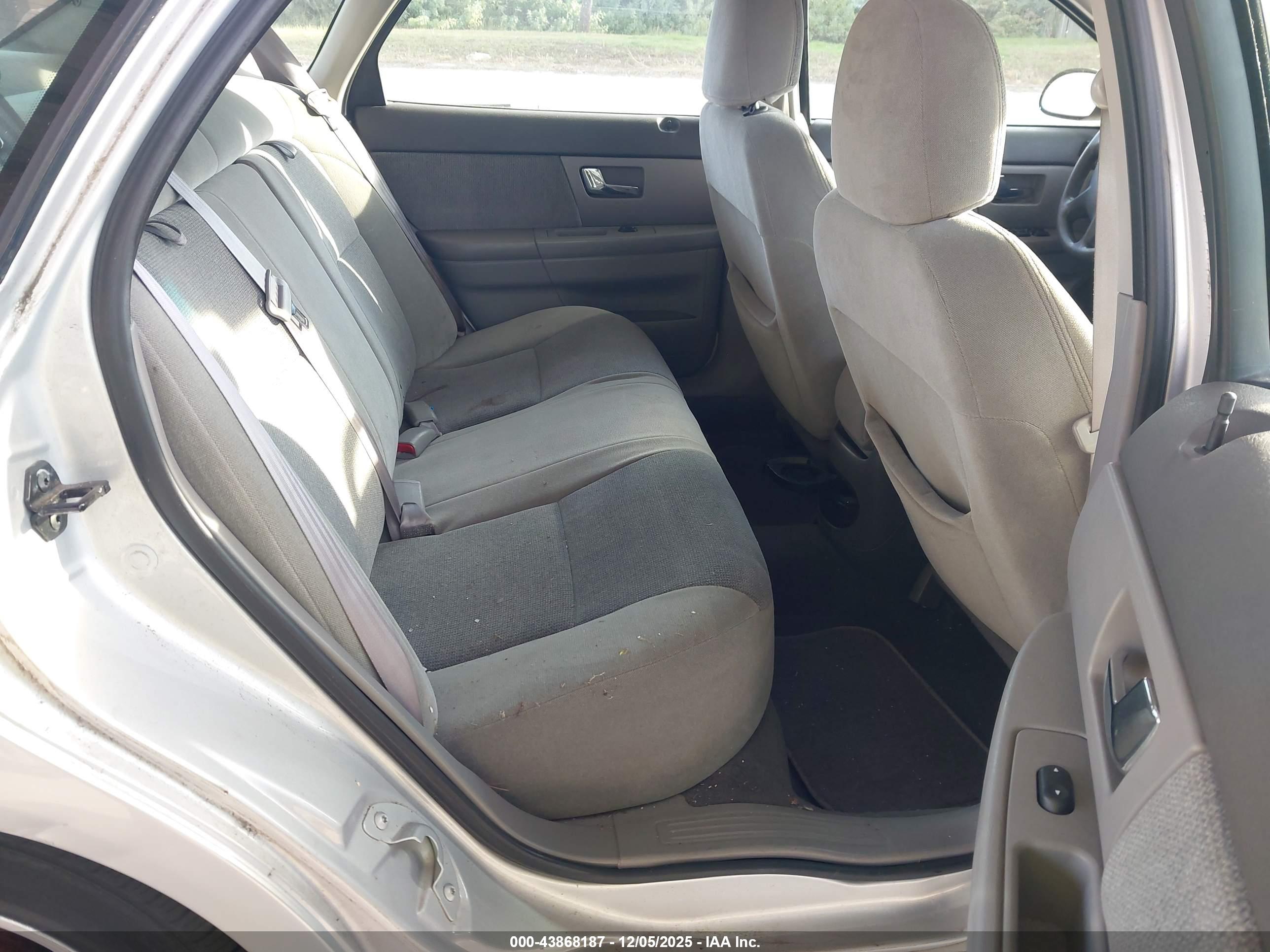 FORD TAURUS image 8