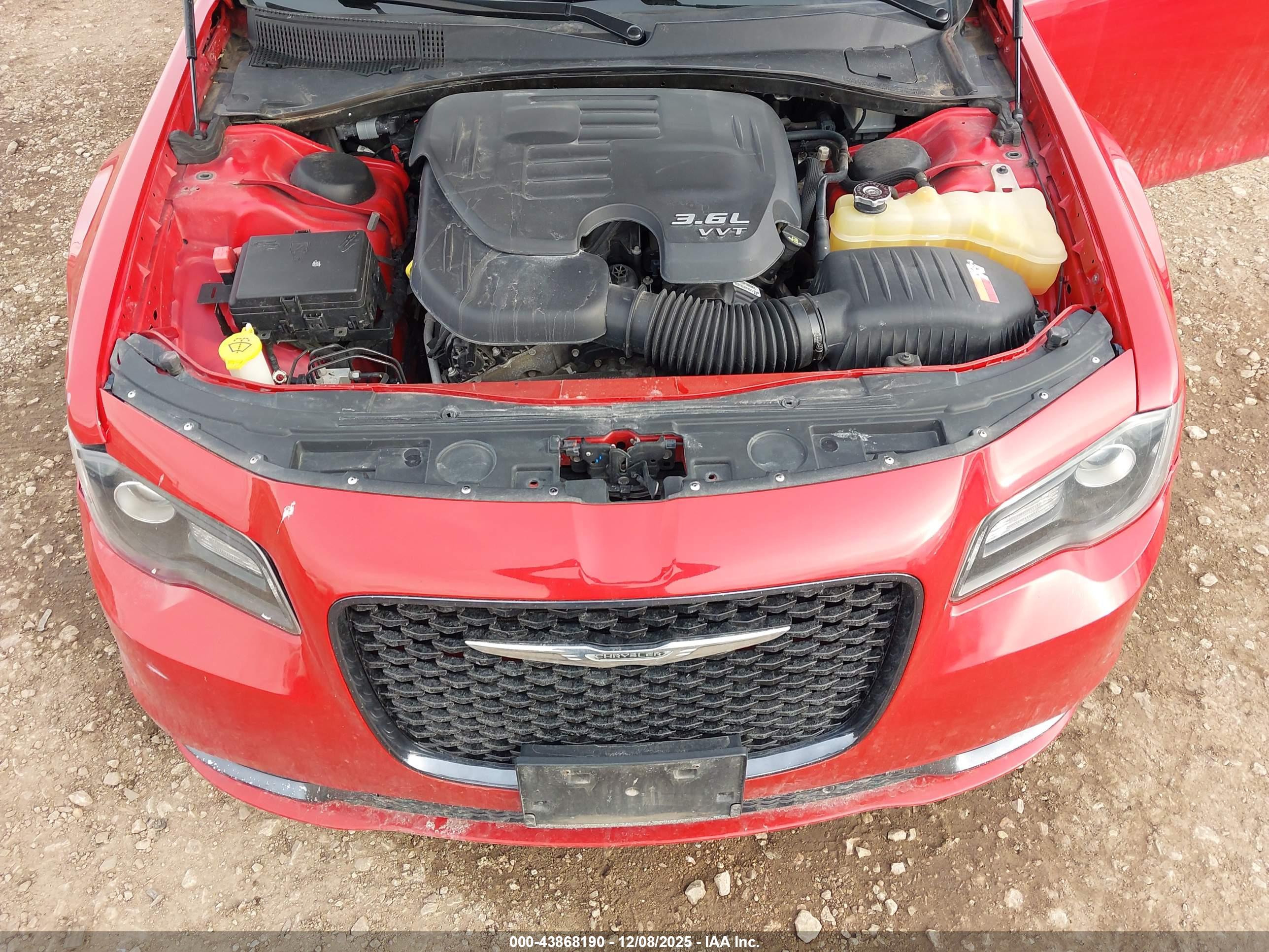 CHRYSLER 300 image 10