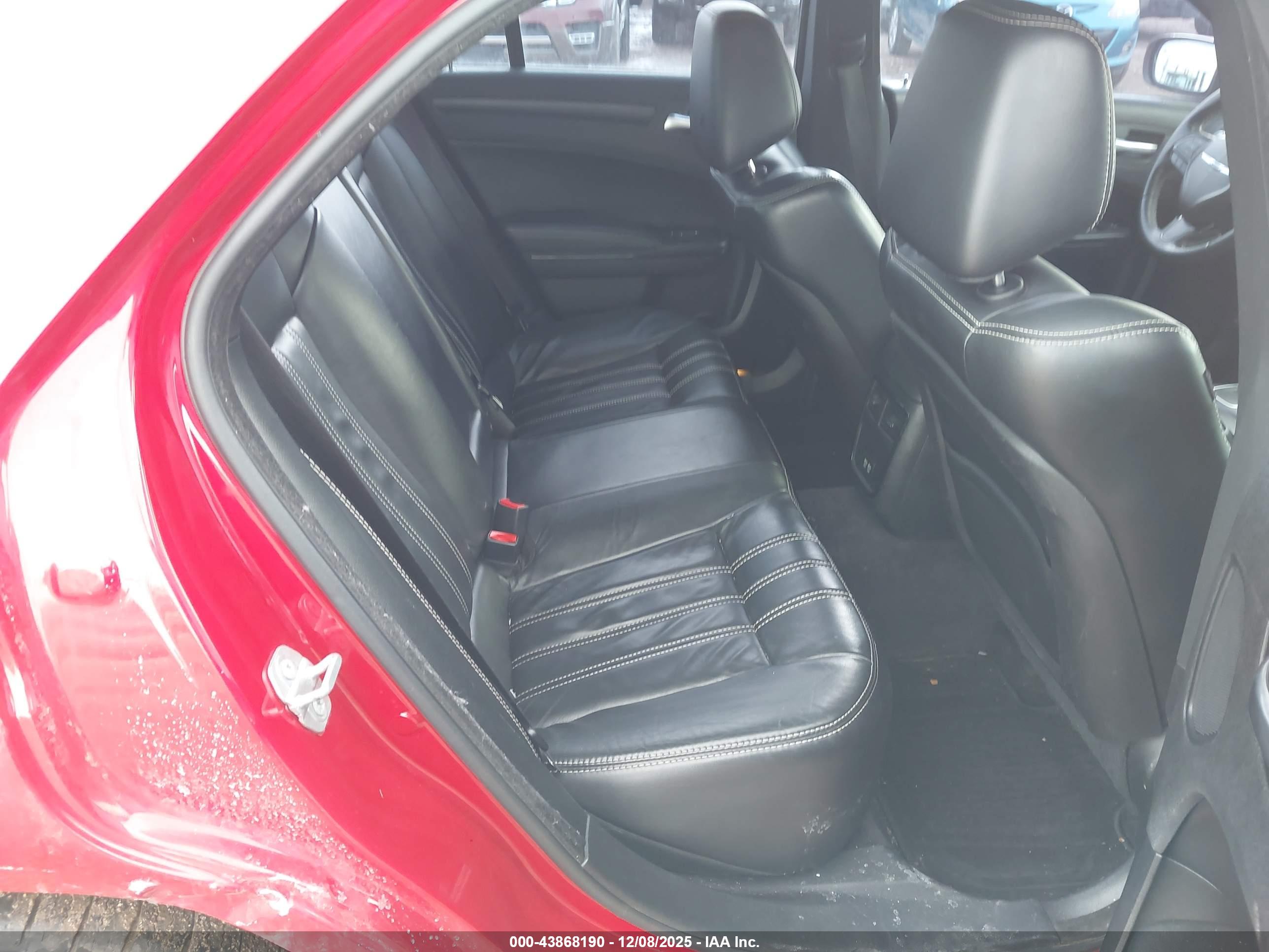 CHRYSLER 300 image 8