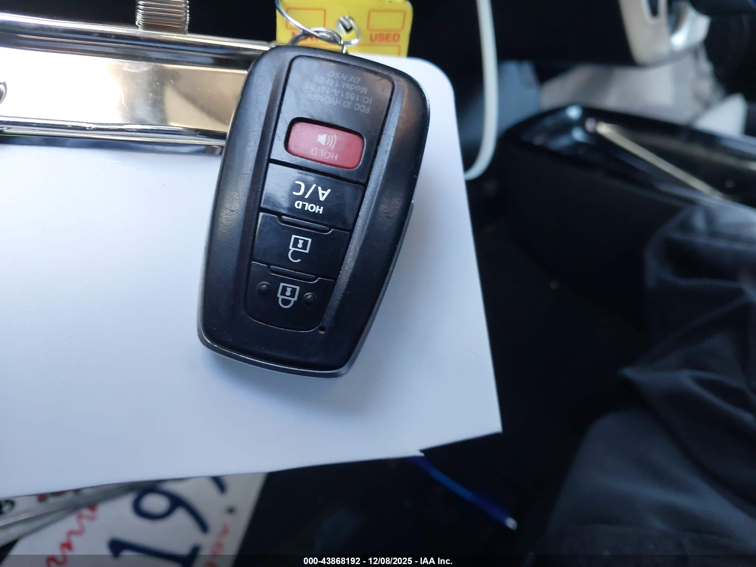 TOYOTA PRIUS image 11