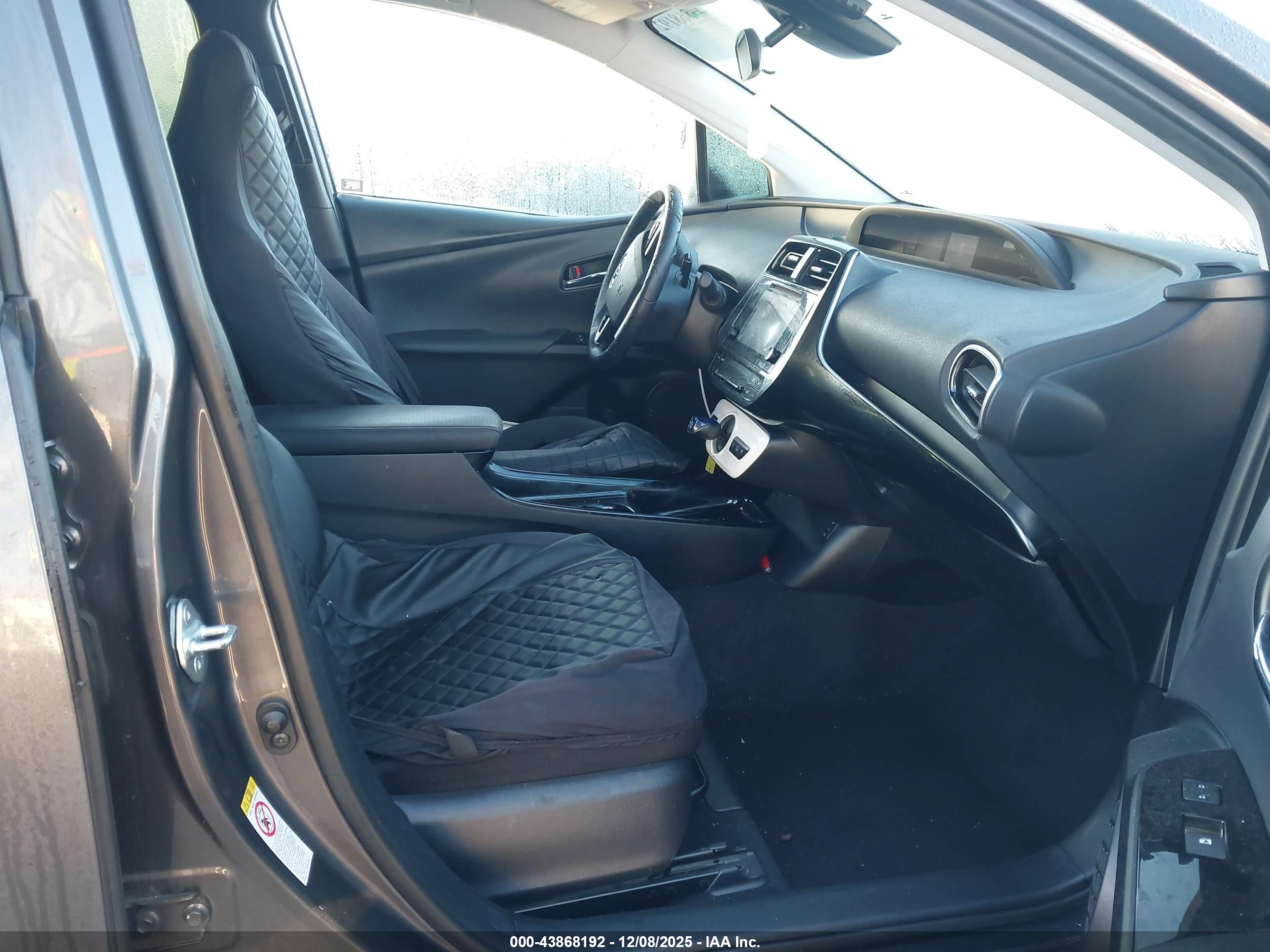 TOYOTA PRIUS image 5