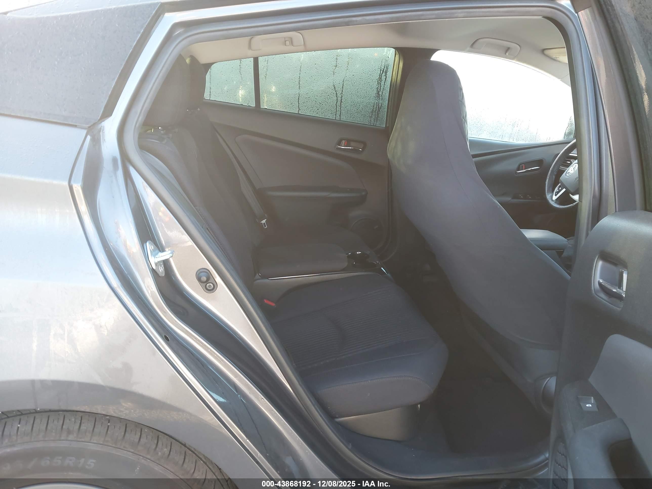 TOYOTA PRIUS image 8