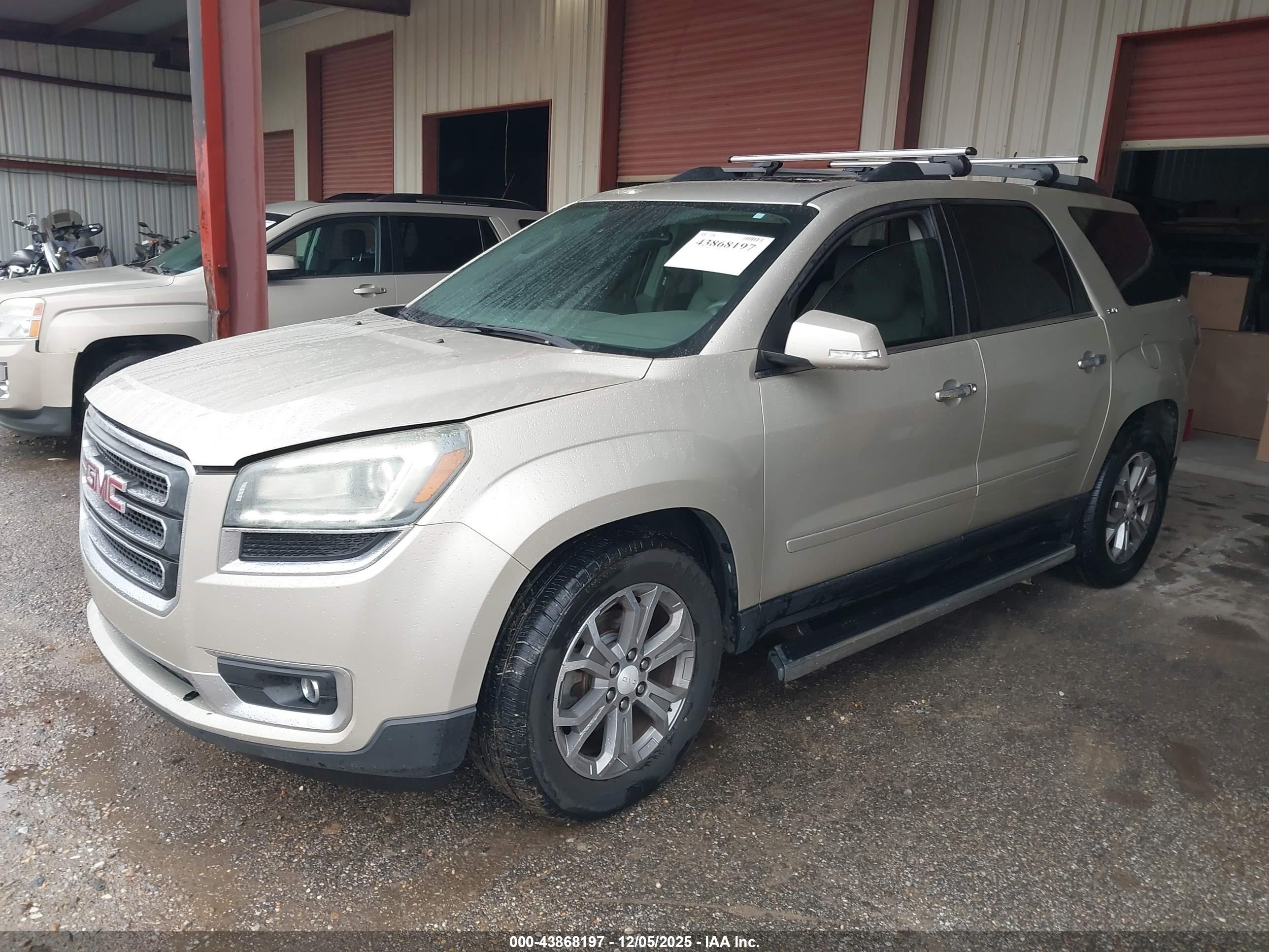 GMC ACADIA image 2