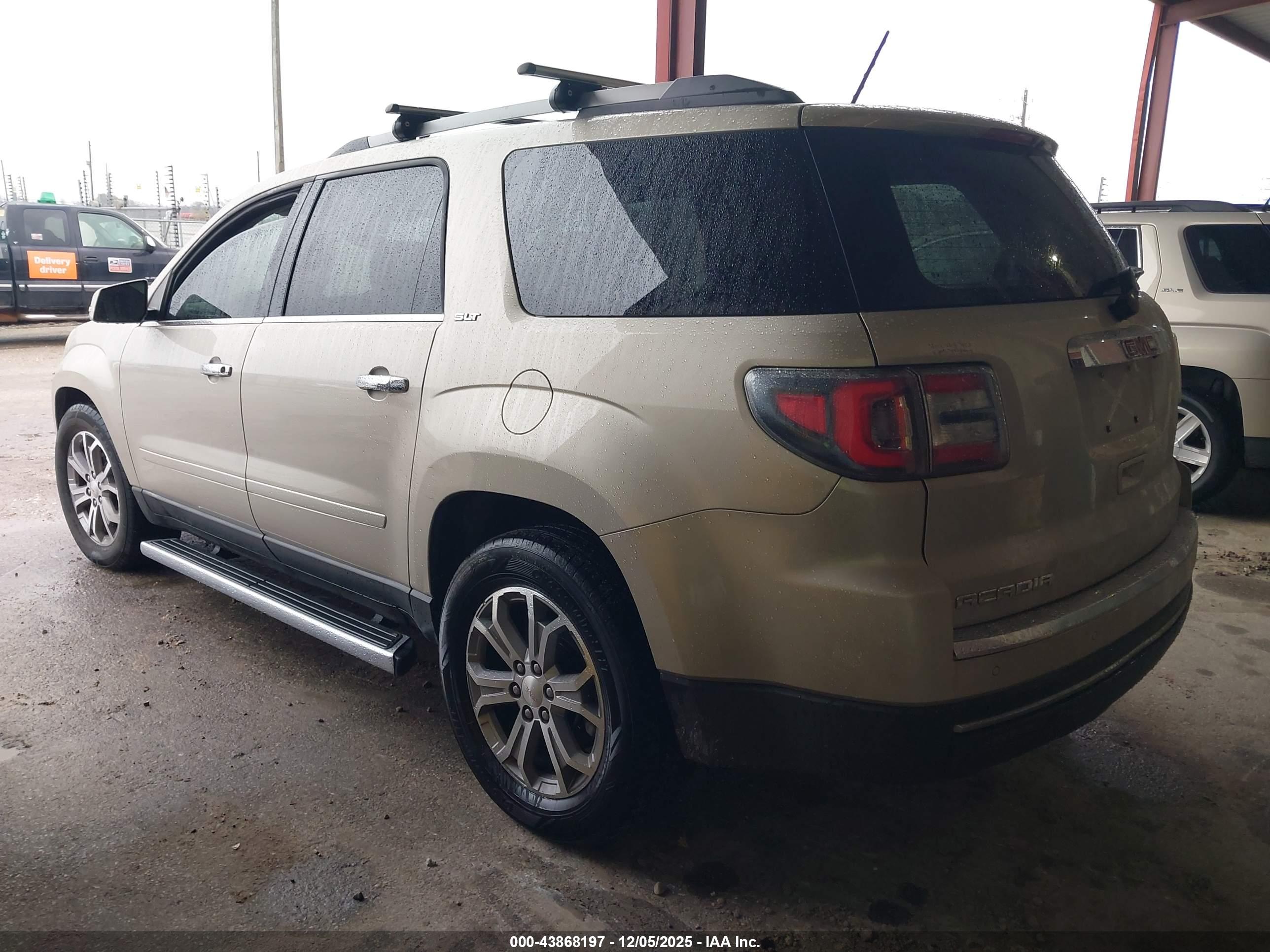 GMC ACADIA image 3