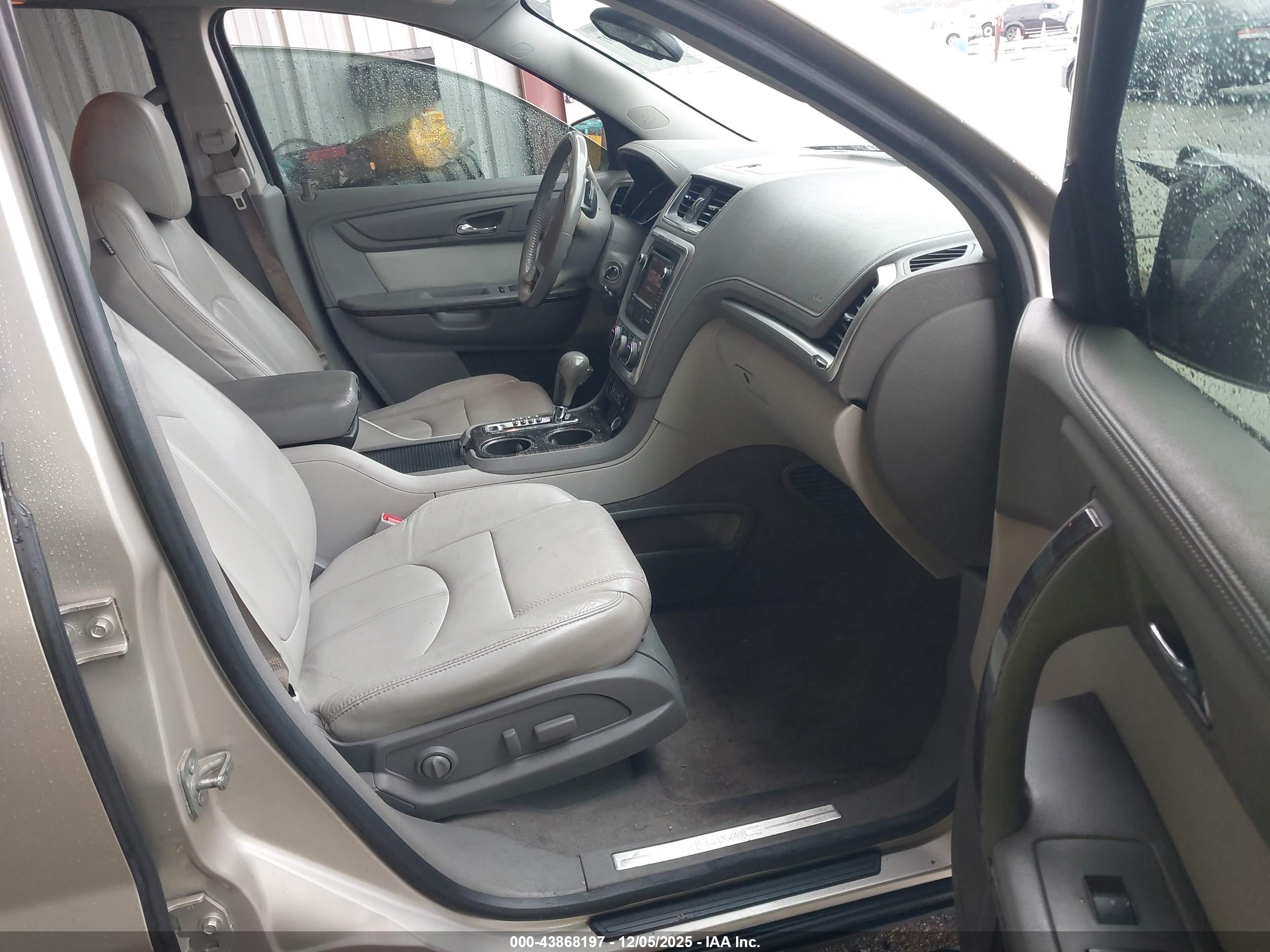 GMC ACADIA image 5