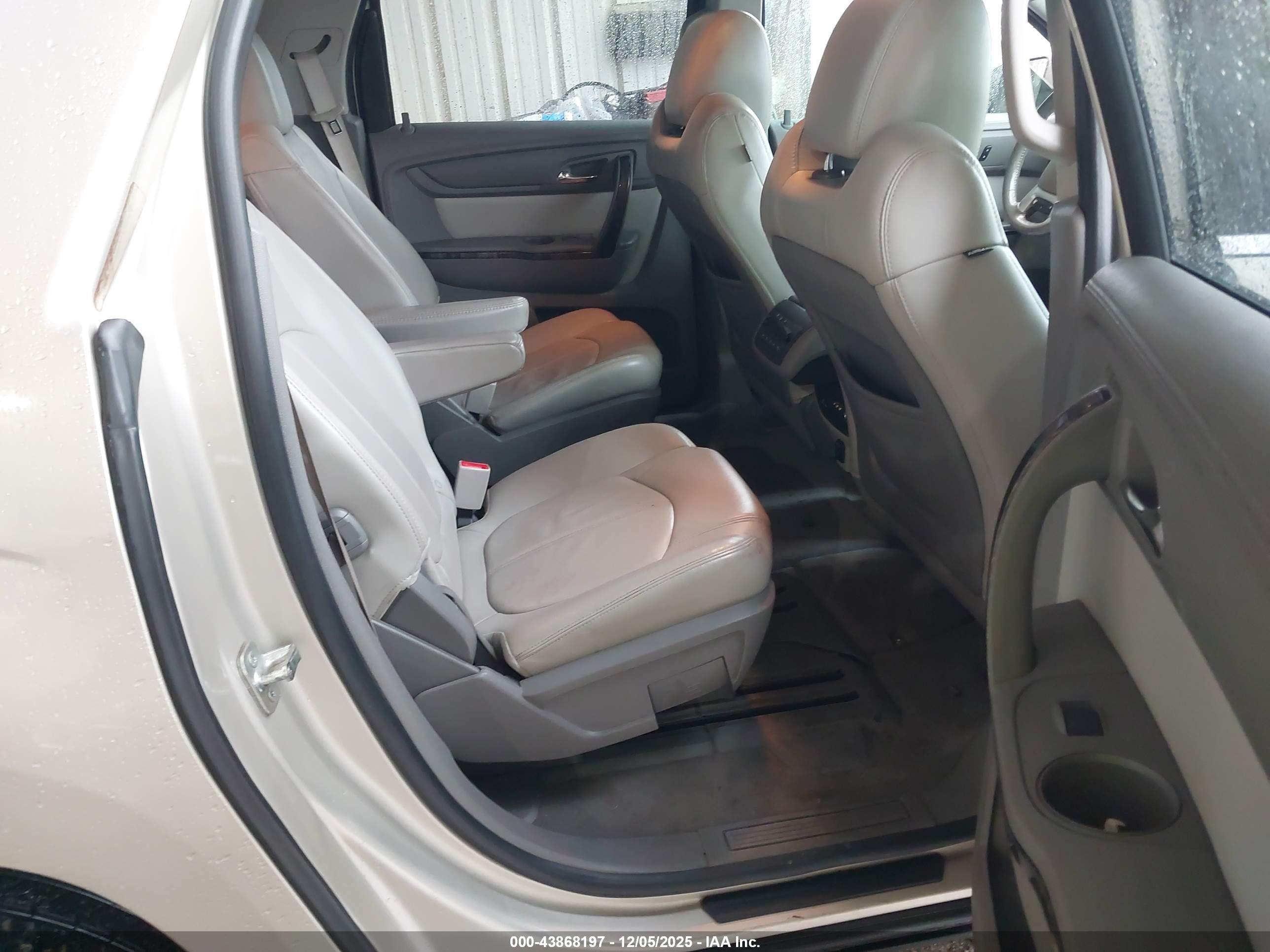 GMC ACADIA image 8
