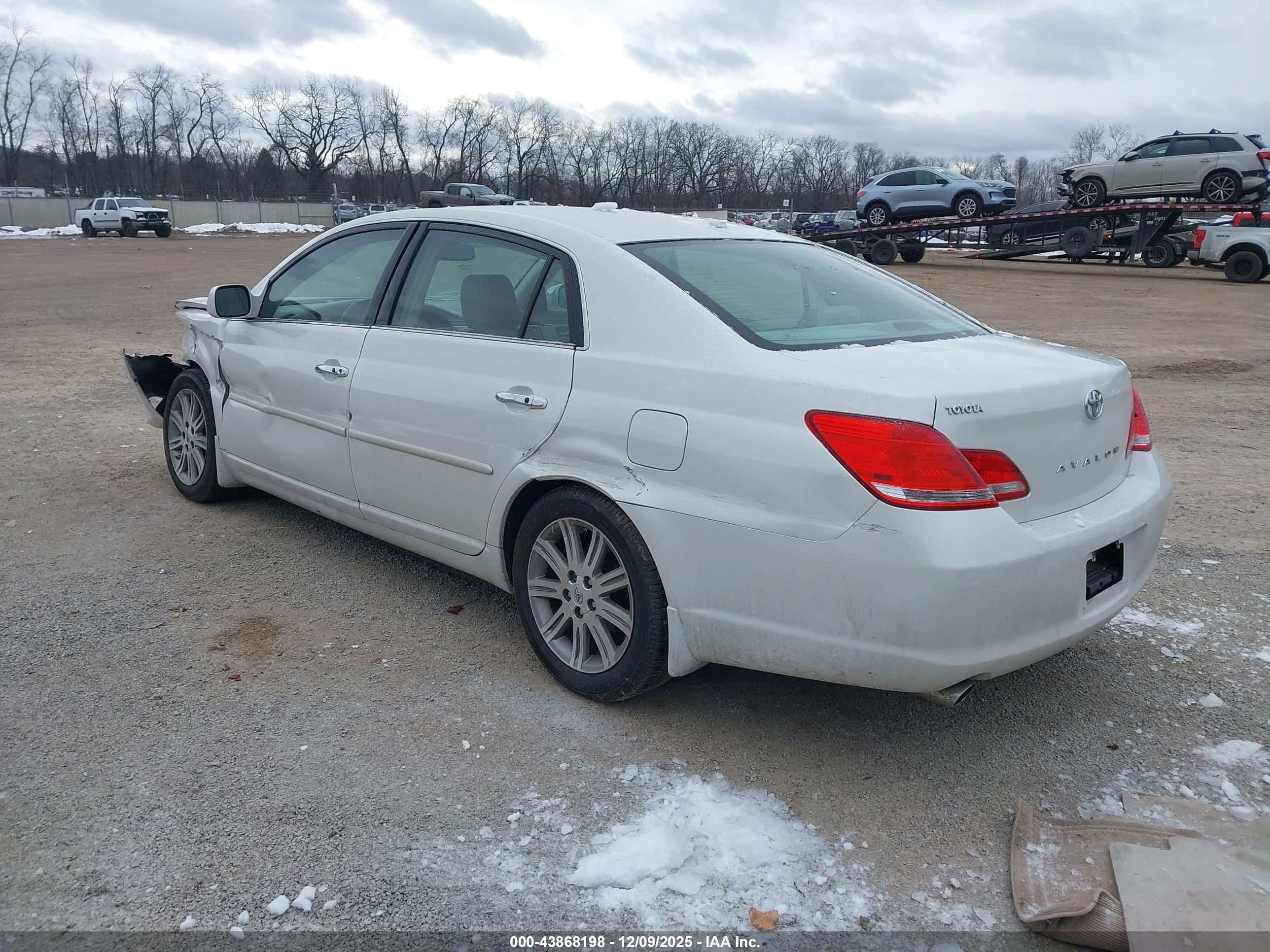 TOYOTA AVALON image 3