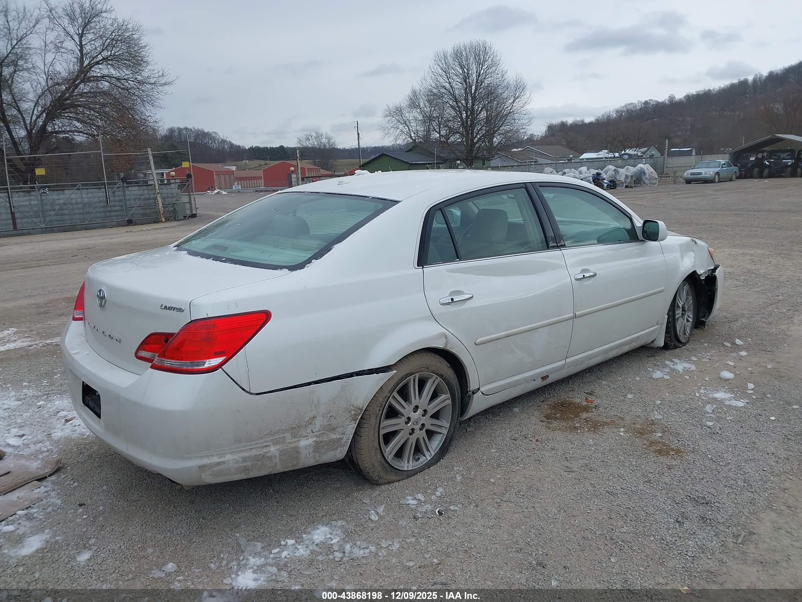 TOYOTA AVALON image 4