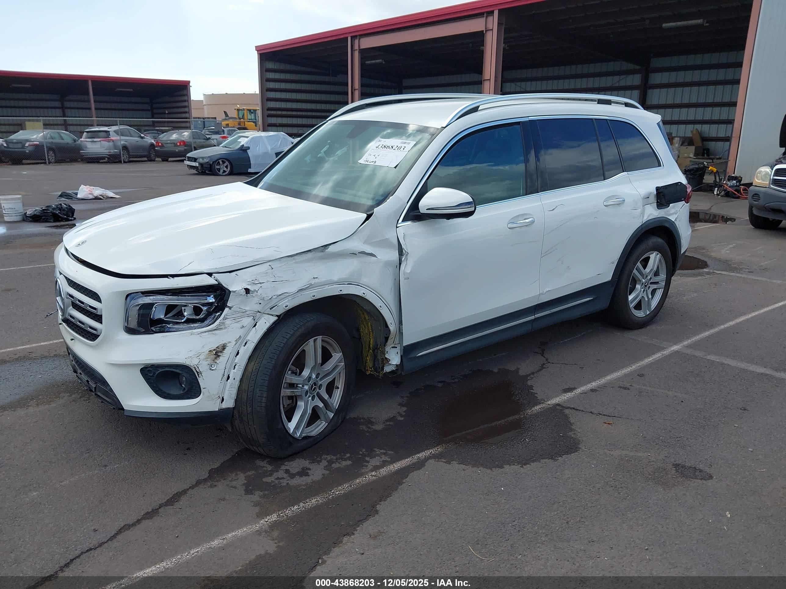 MERCEDES-BENZ GLB image 2