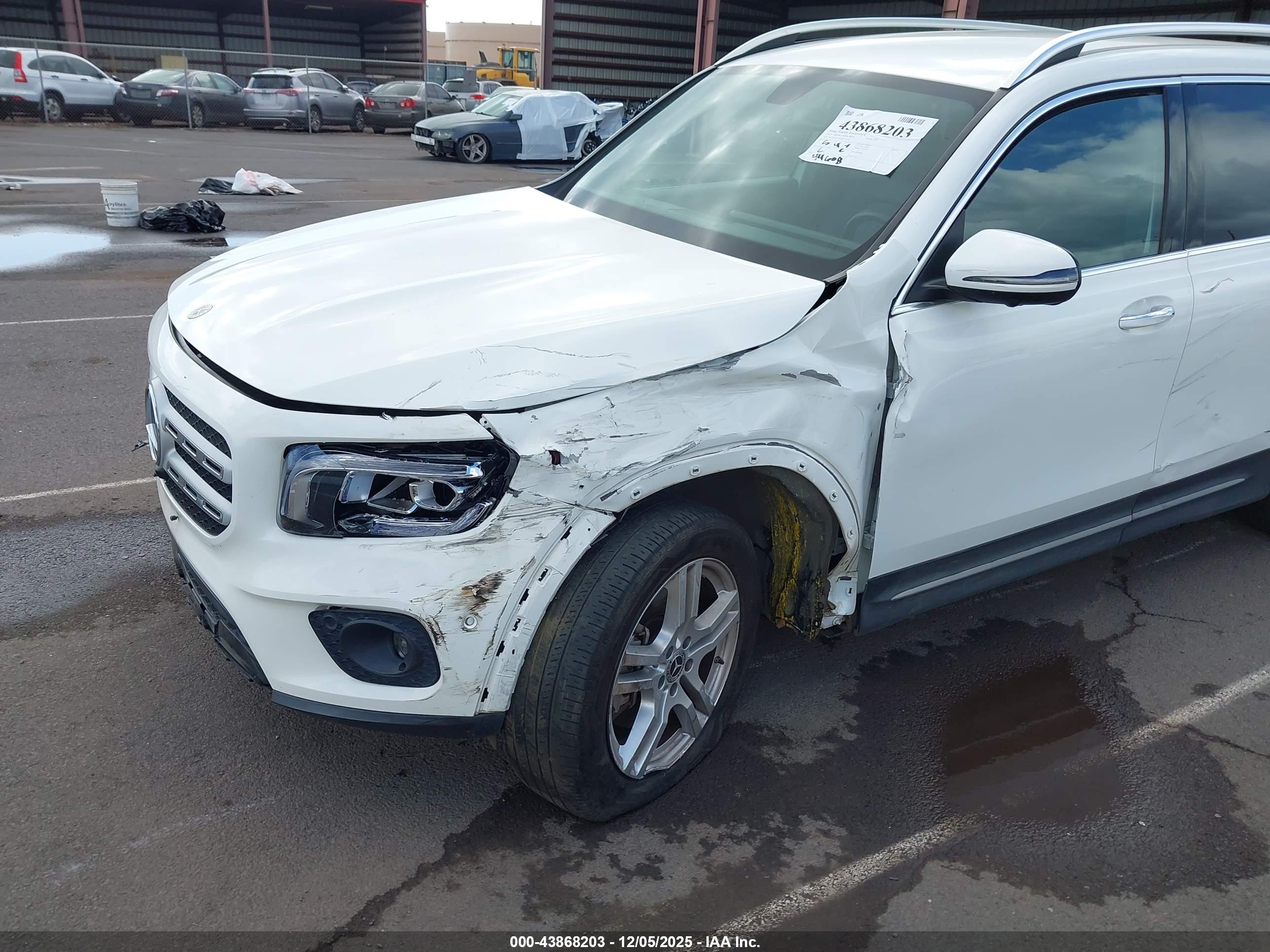 MERCEDES-BENZ GLB image 6