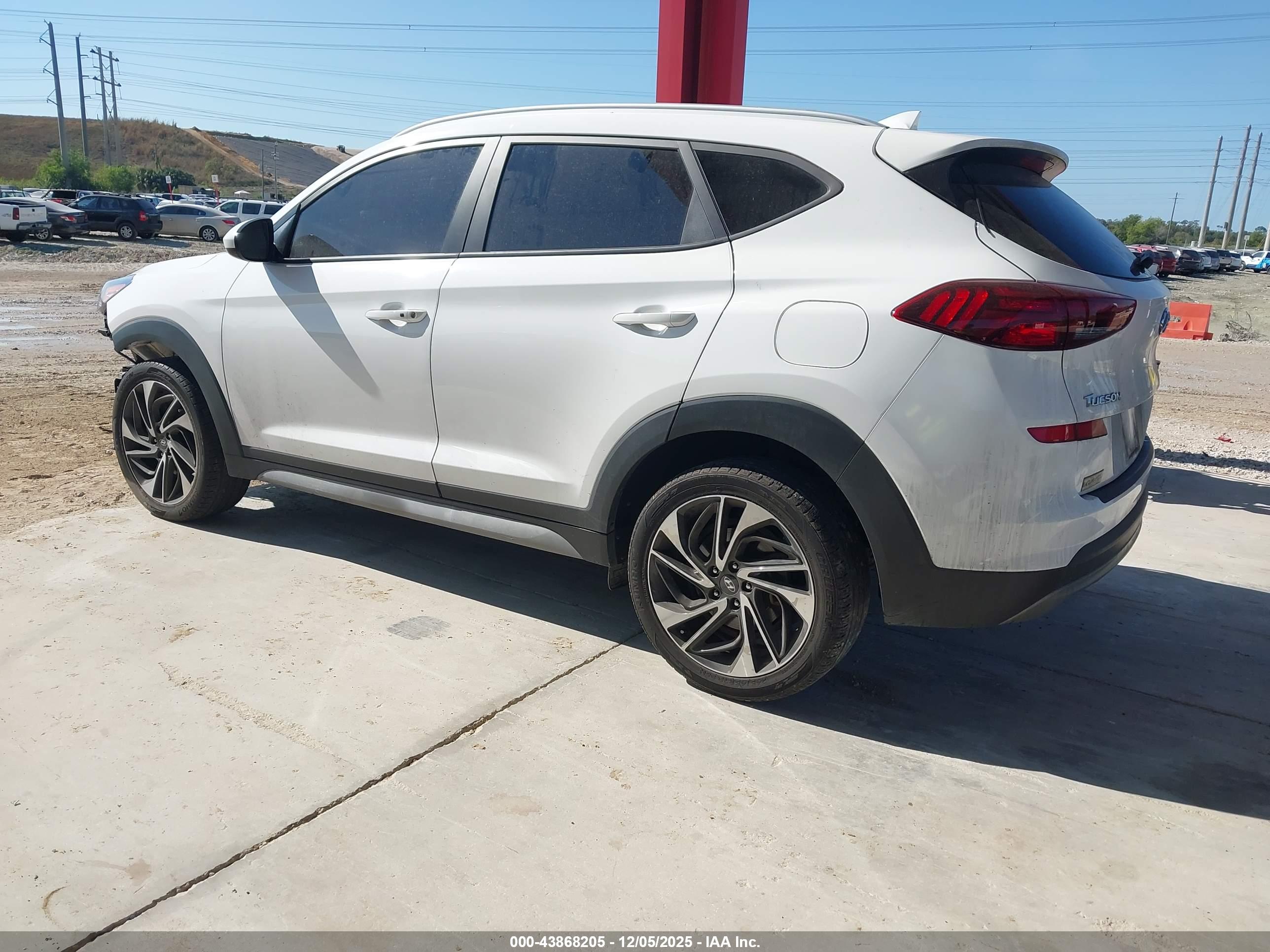 HYUNDAI TUCSON image 3