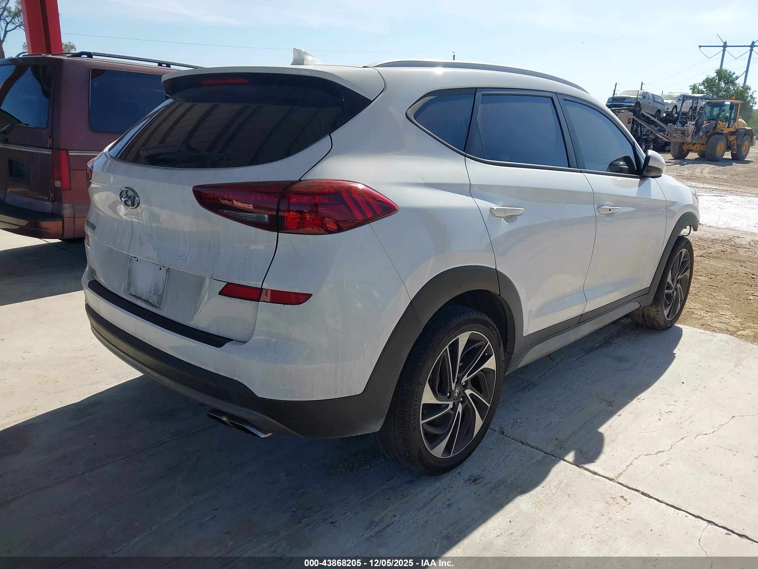 HYUNDAI TUCSON image 4