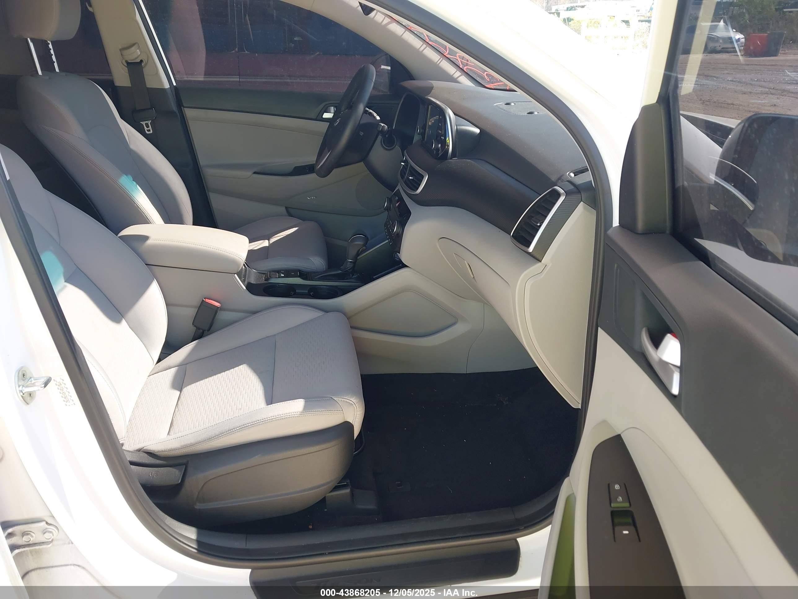 HYUNDAI TUCSON image 5