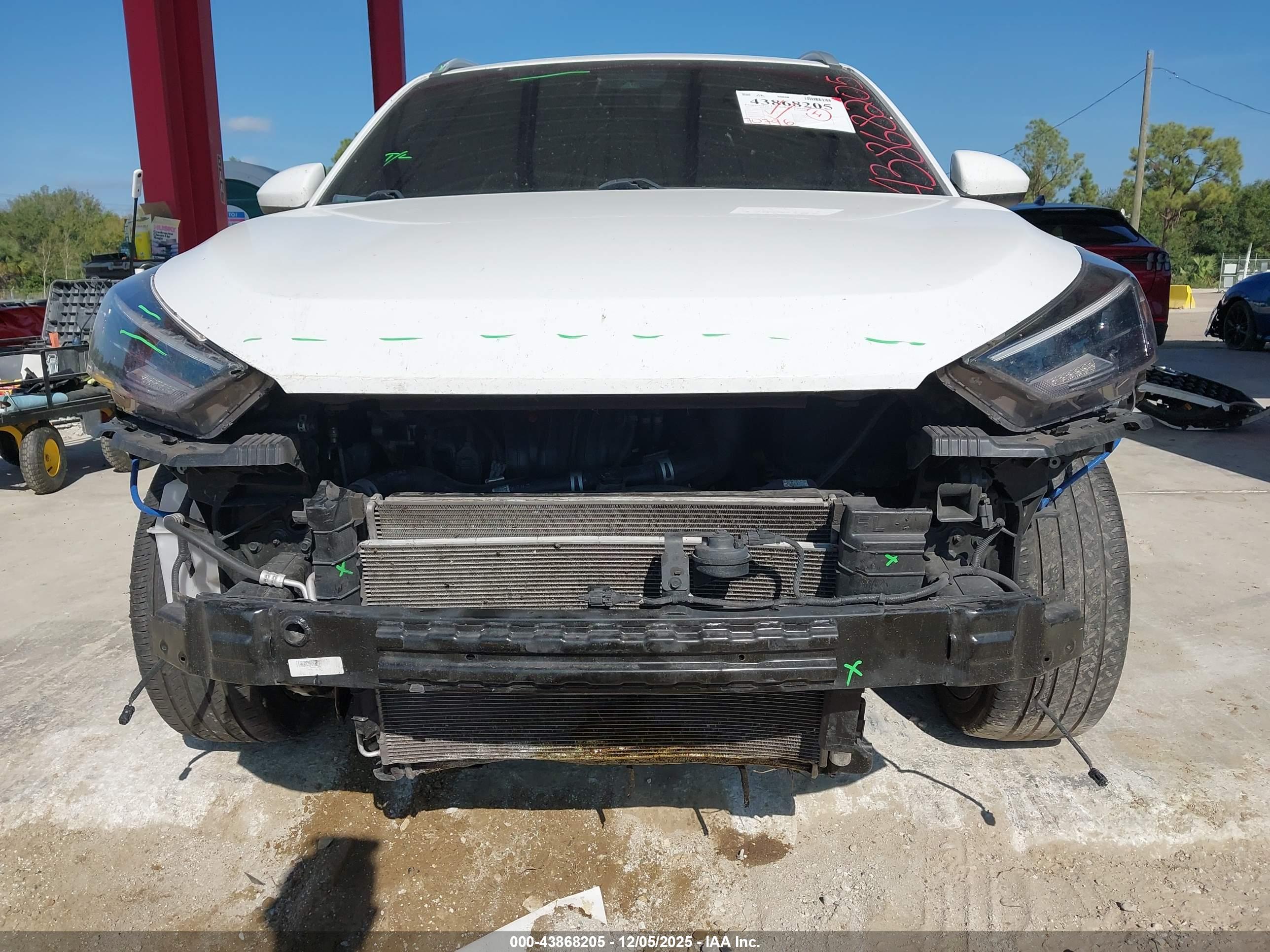 HYUNDAI TUCSON image 6