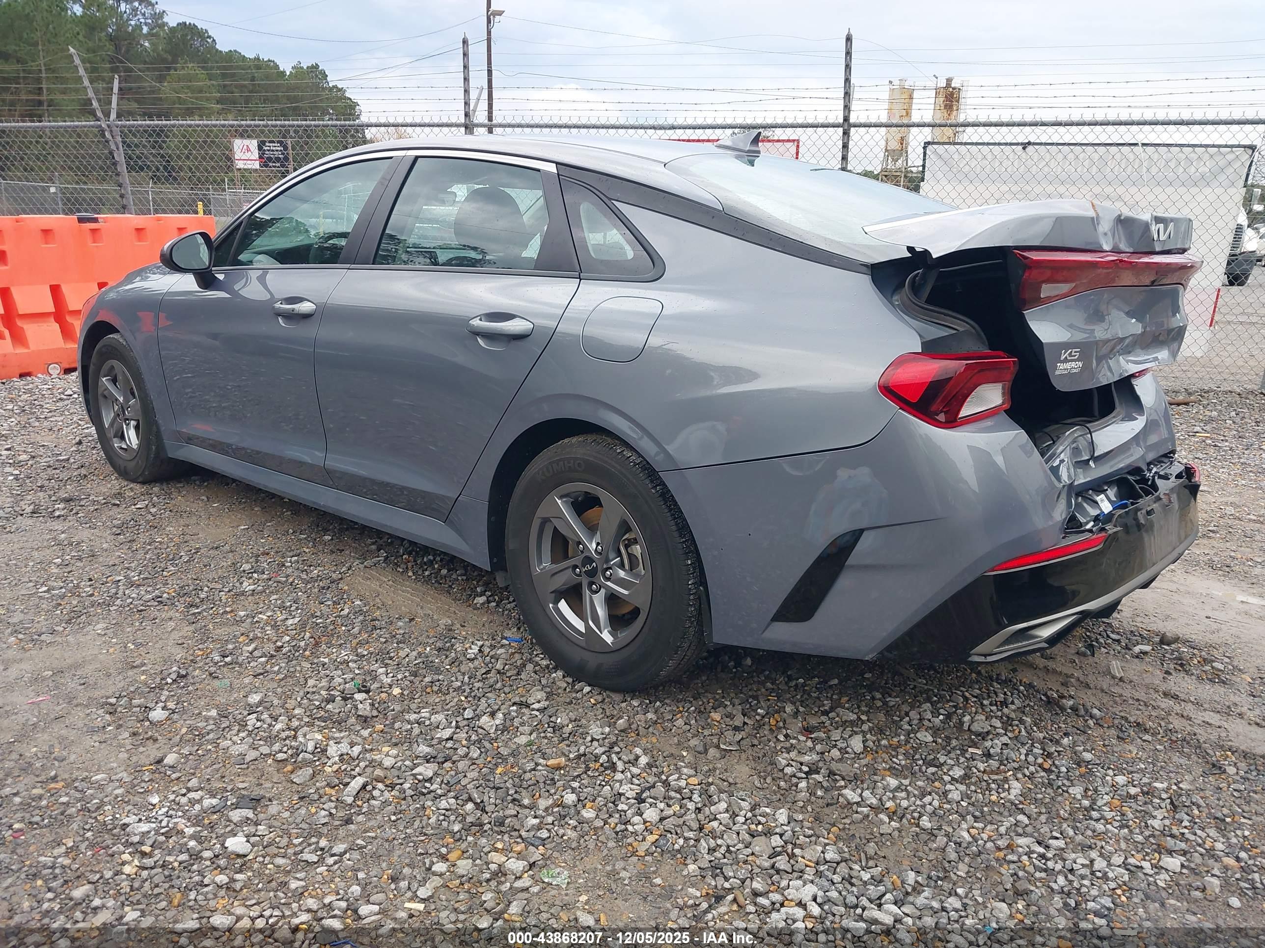 KIA K5 image 3