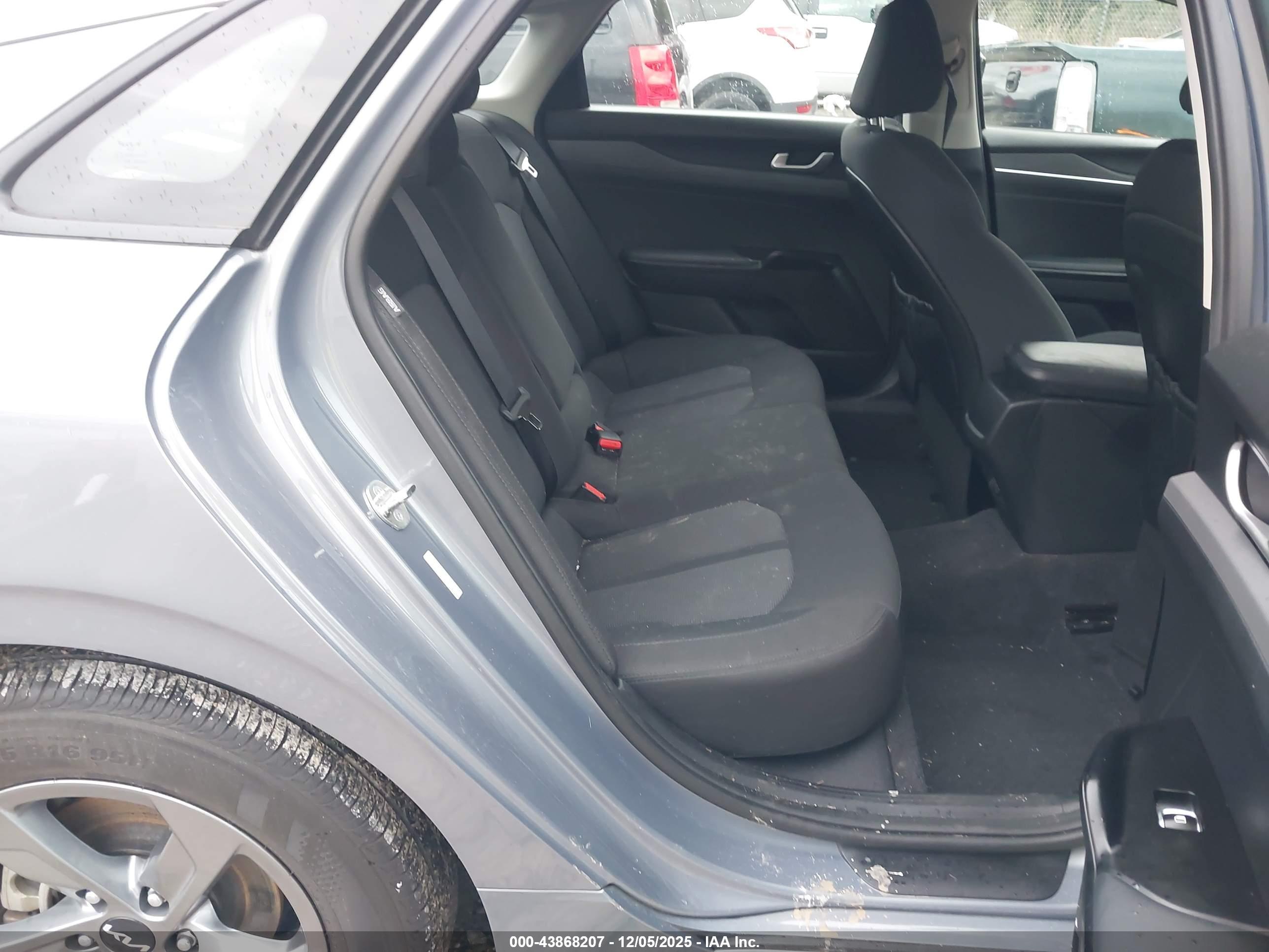 KIA K5 image 8