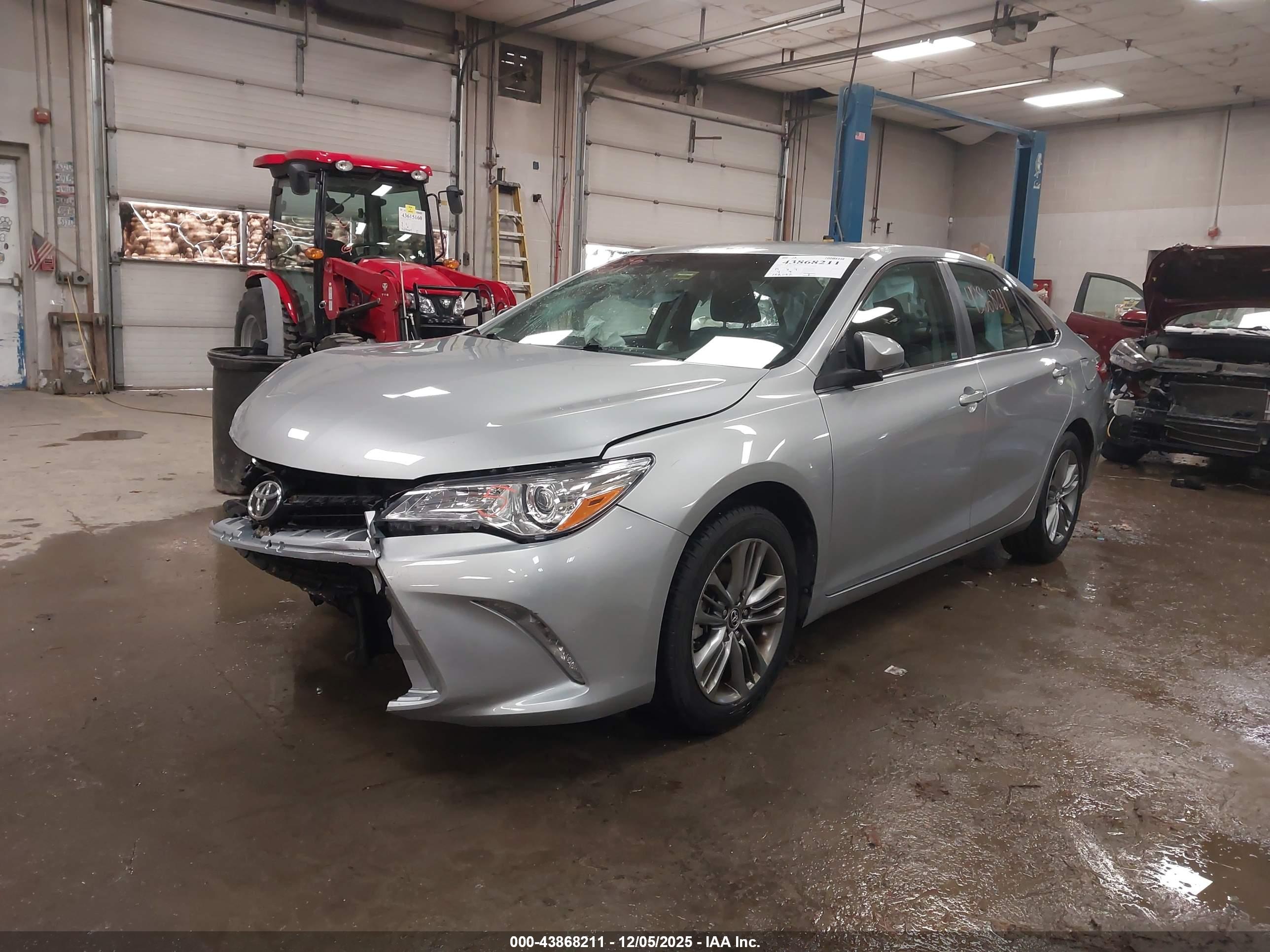 TOYOTA CAMRY image 2