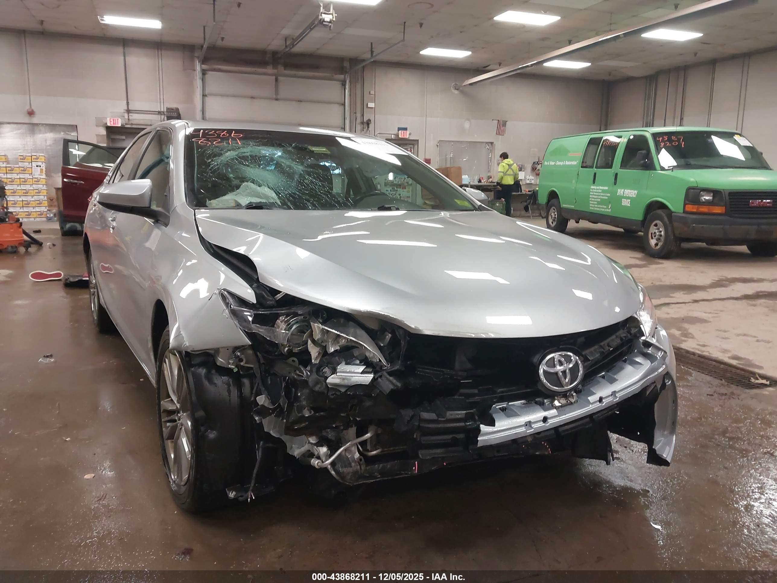 TOYOTA CAMRY image 6
