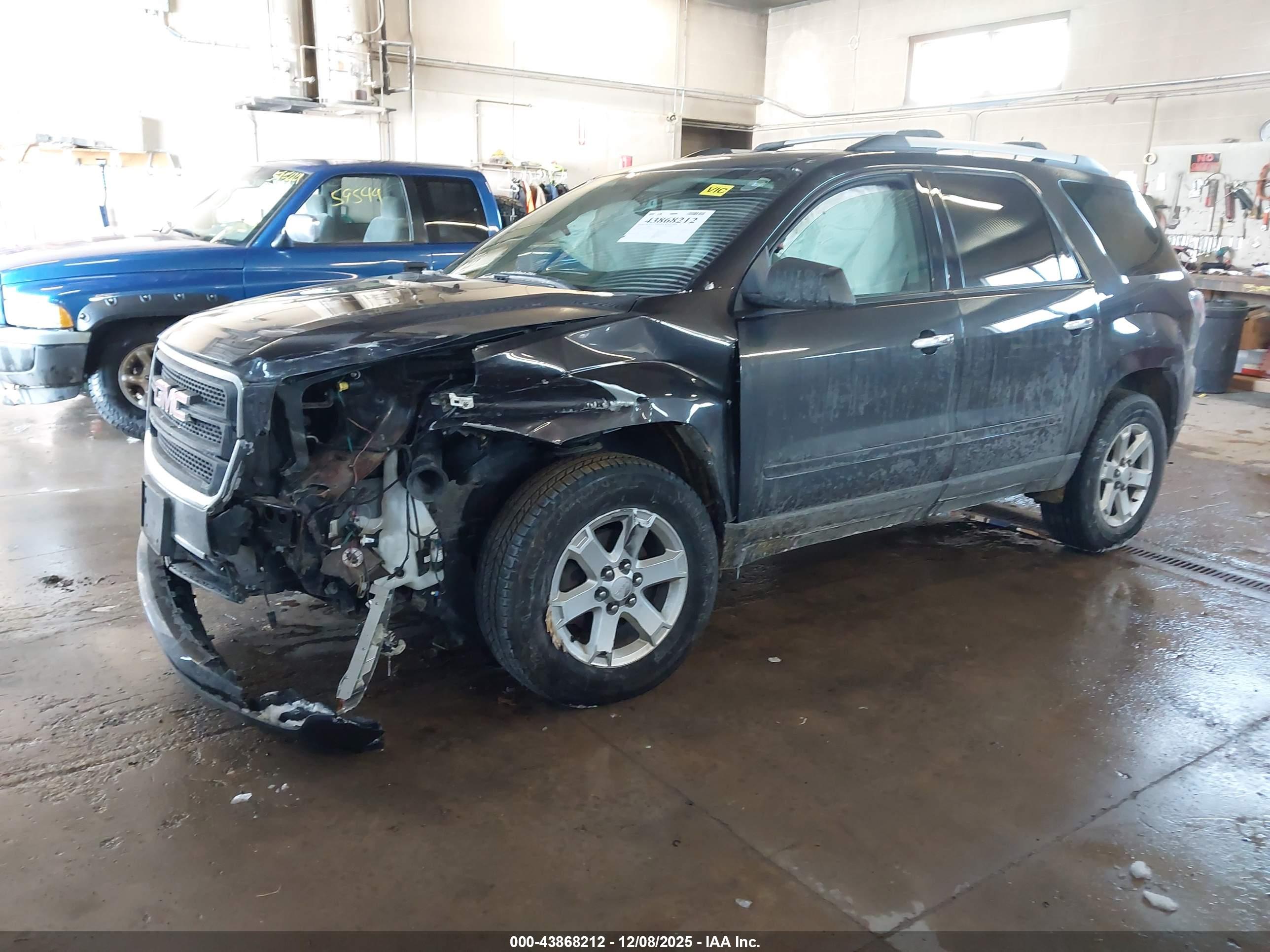 GMC ACADIA image 2